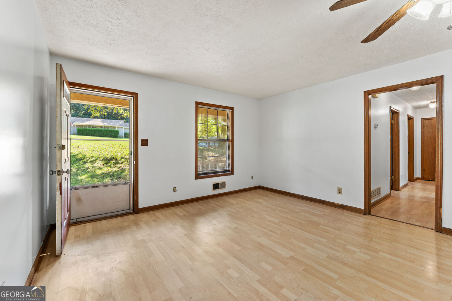 212 Farmbrook Parkway E Property Photo 23
