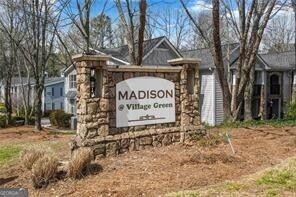 708 Madison Lane Se Property Photo 2