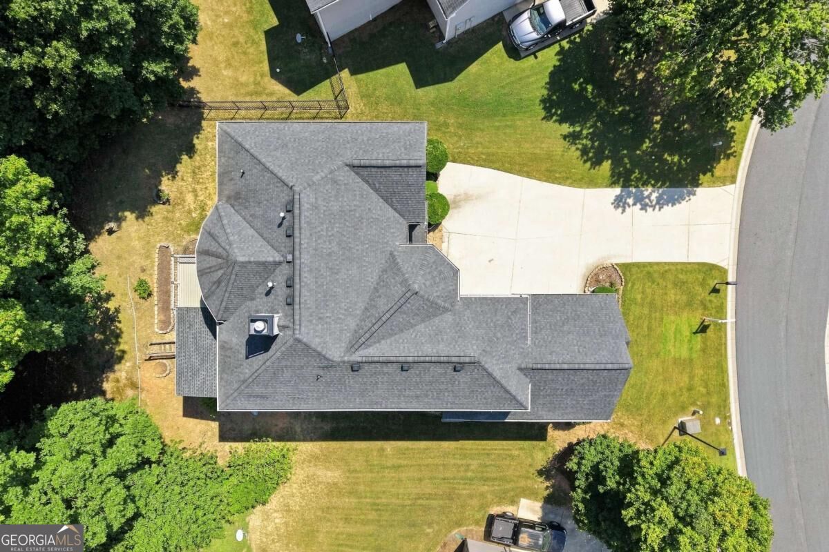 8915 Maple Run Trail Property Photo 32