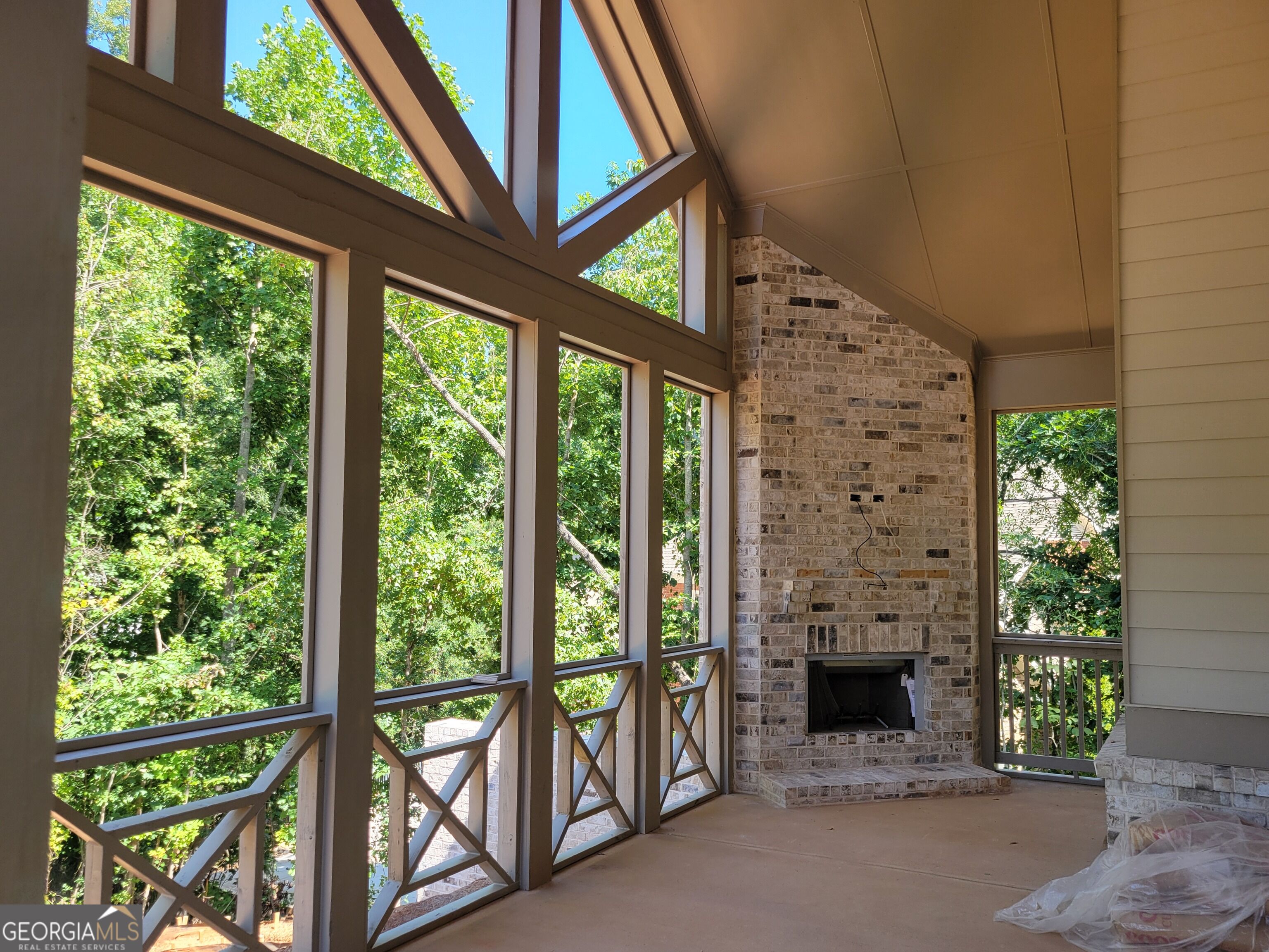 2086 Cleveland Court Property Photo 3