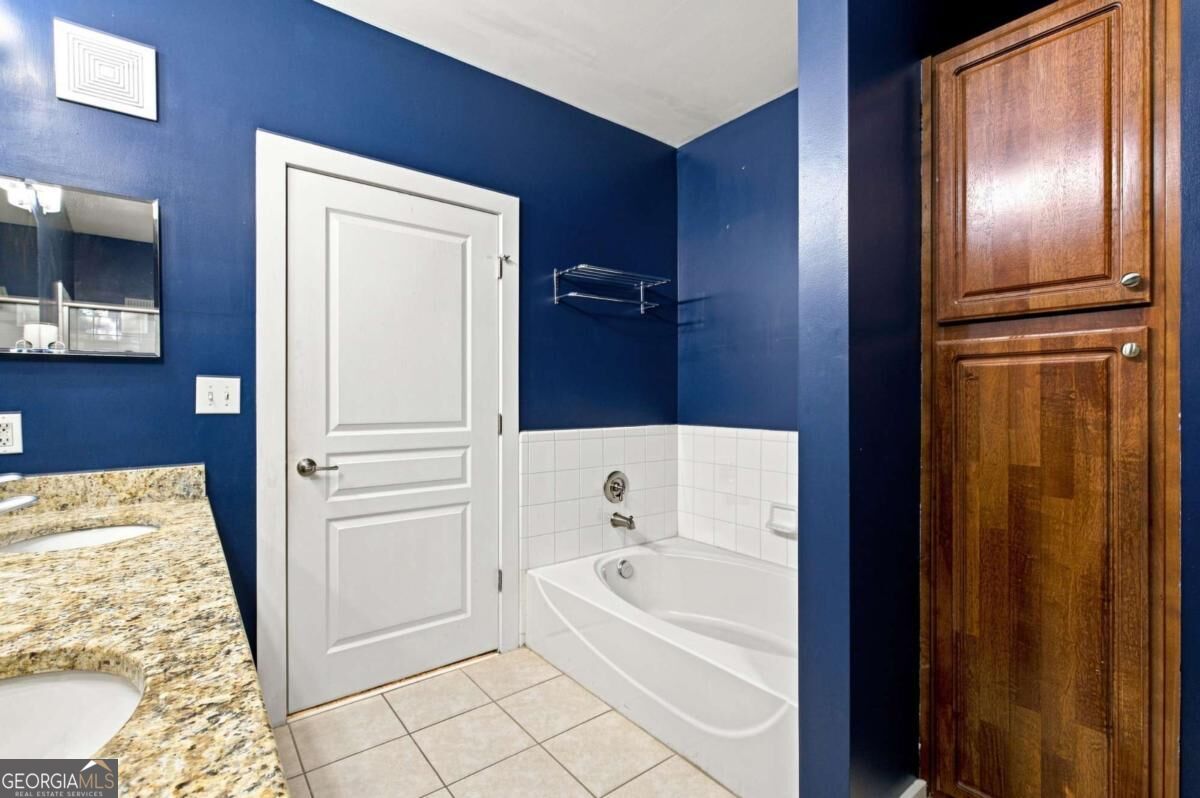 799 Hammond Drive # 226 Property Photo 27