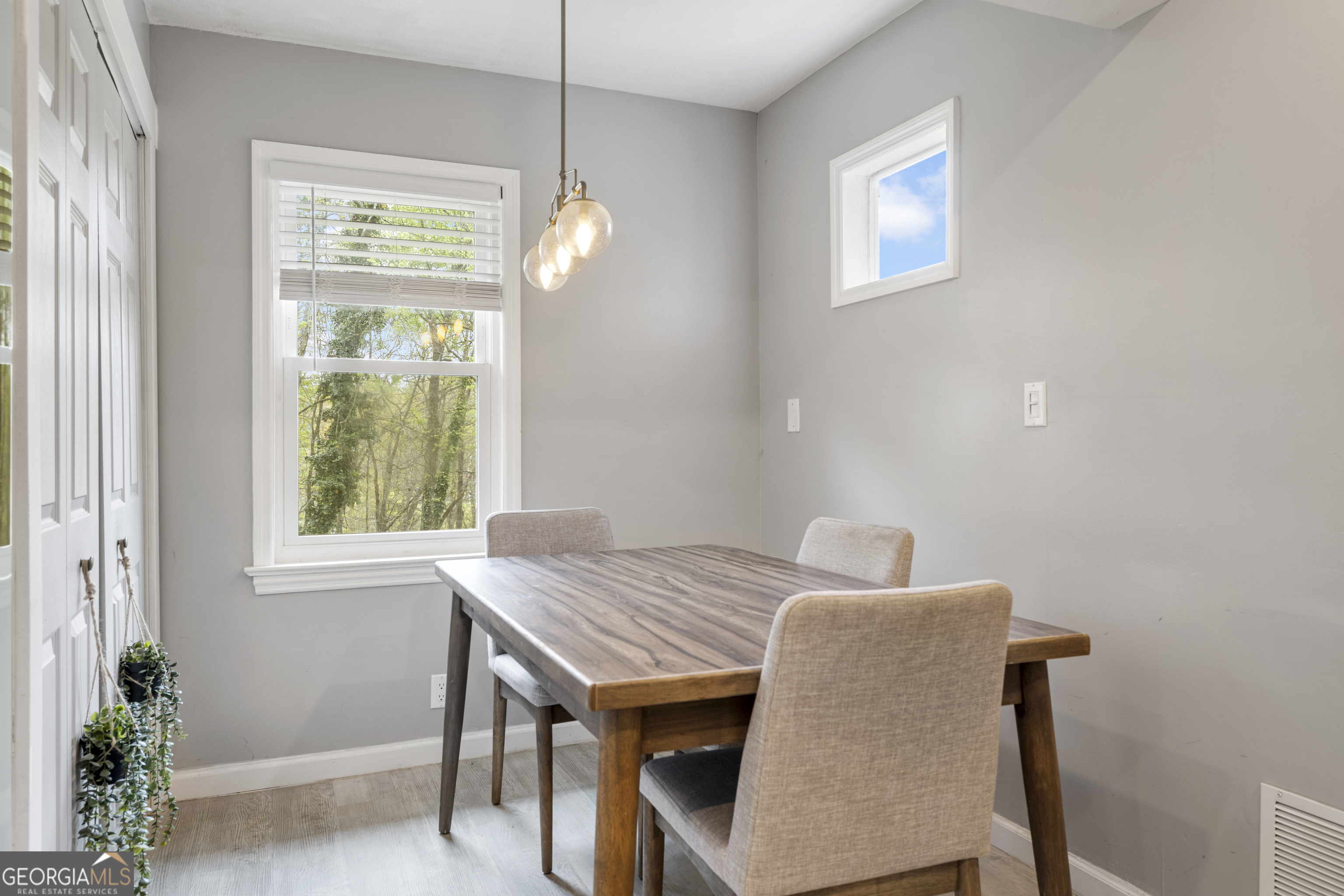 455 Warren Street Property Photo 4