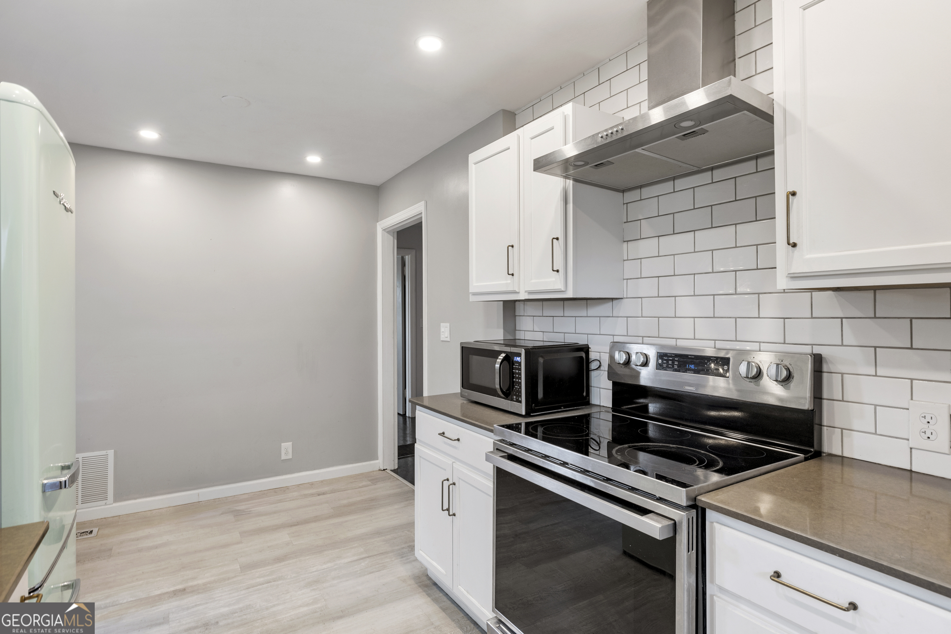 455 Warren Street Property Photo 16