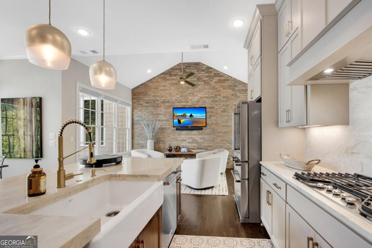 241 Mcaffee Street Property Photo 8