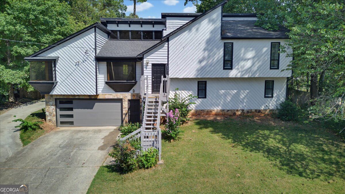 2996 Rockbridge Road Property Photo 2