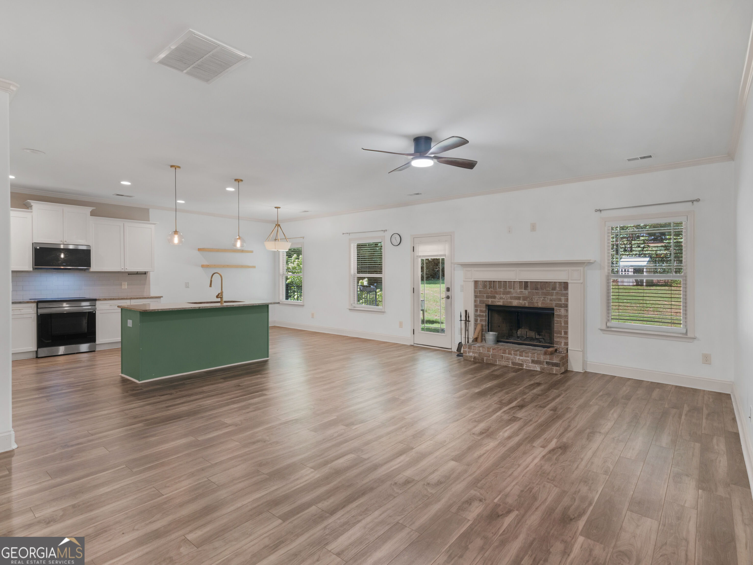 1106 Edward Drive Property Photo 8