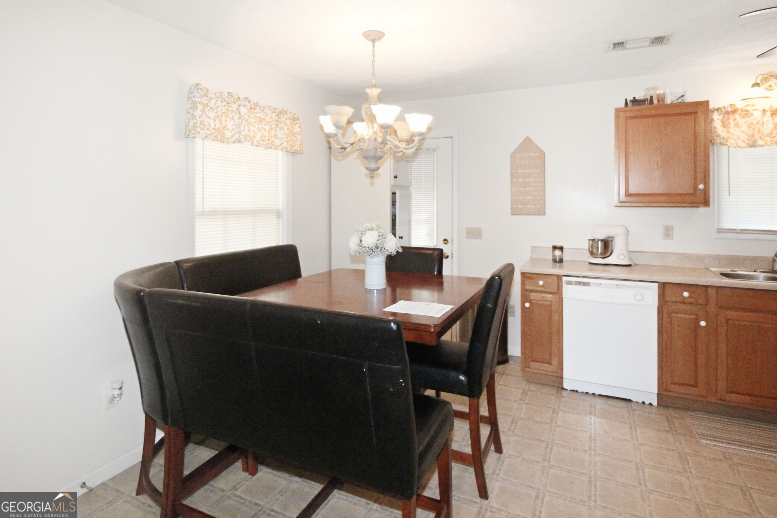 213 Hilltop Drive Property Photo 5