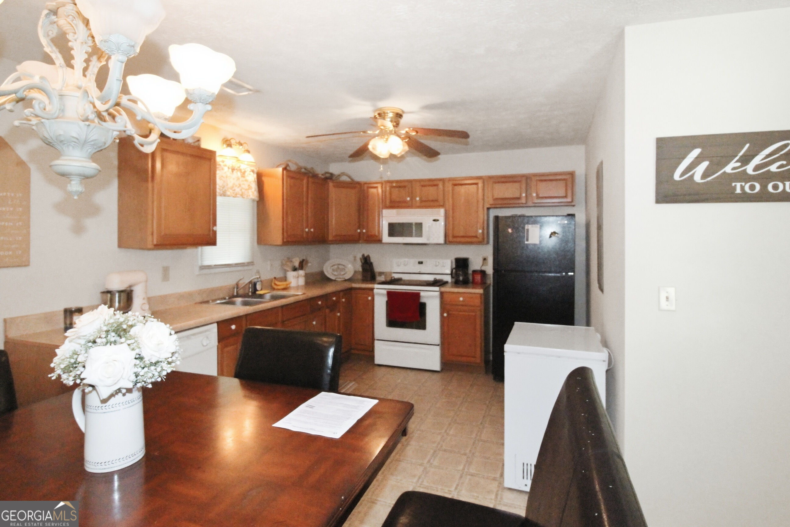 213 Hilltop Drive Property Photo 6