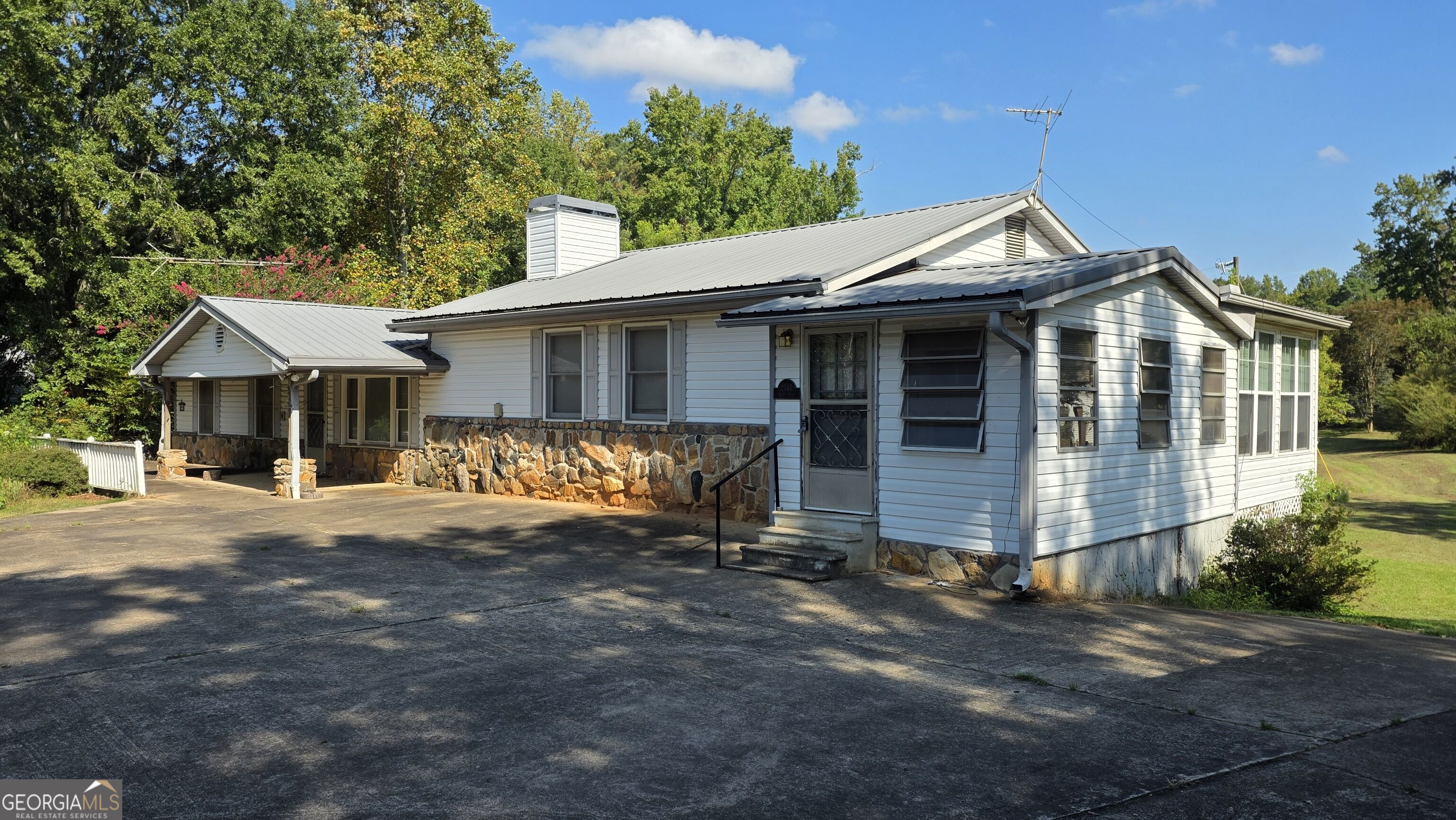 2340 Roper Road Property Photo 3