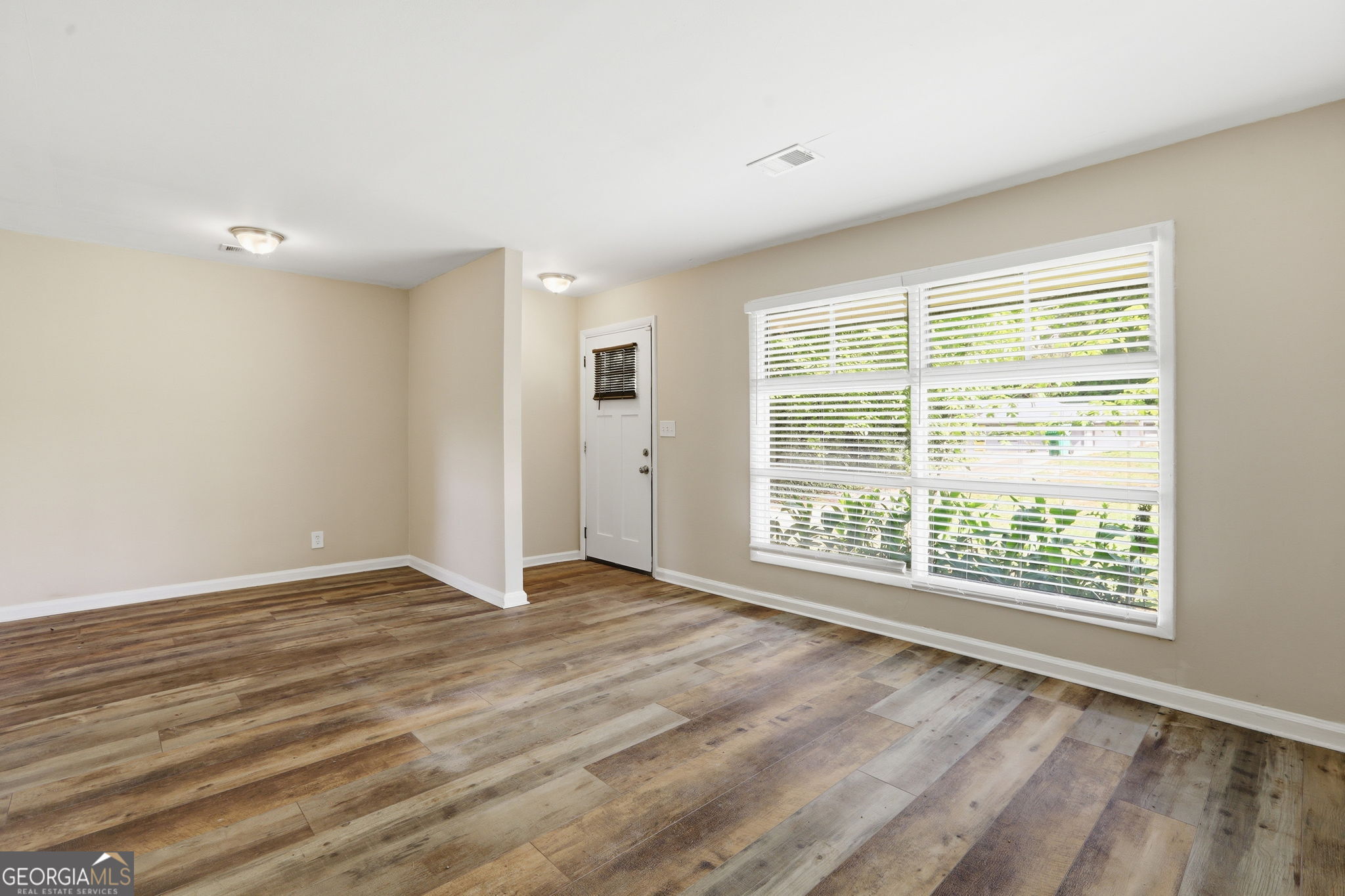 2723 Ellen Way Property Photo 2