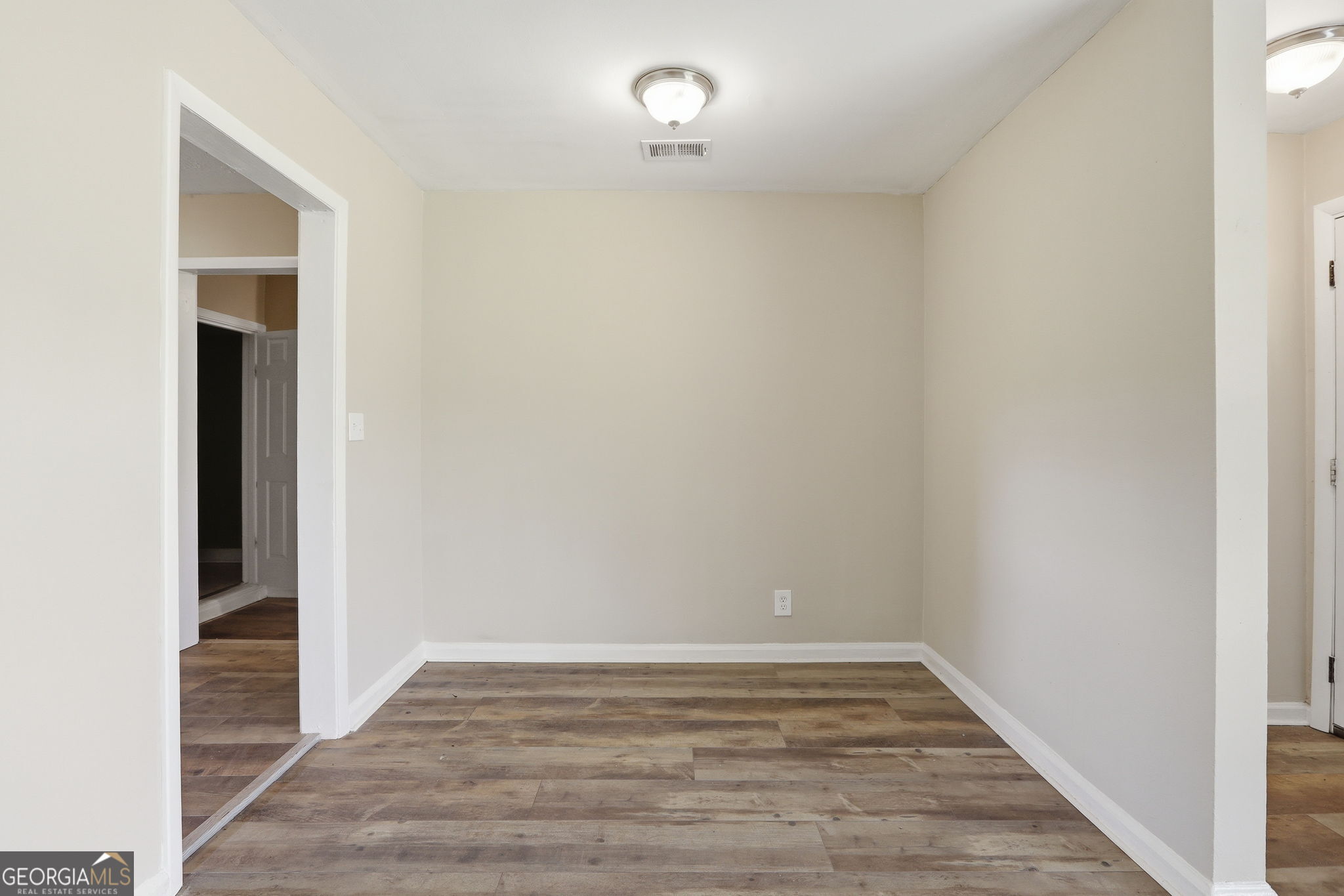 2723 Ellen Way Property Photo 3