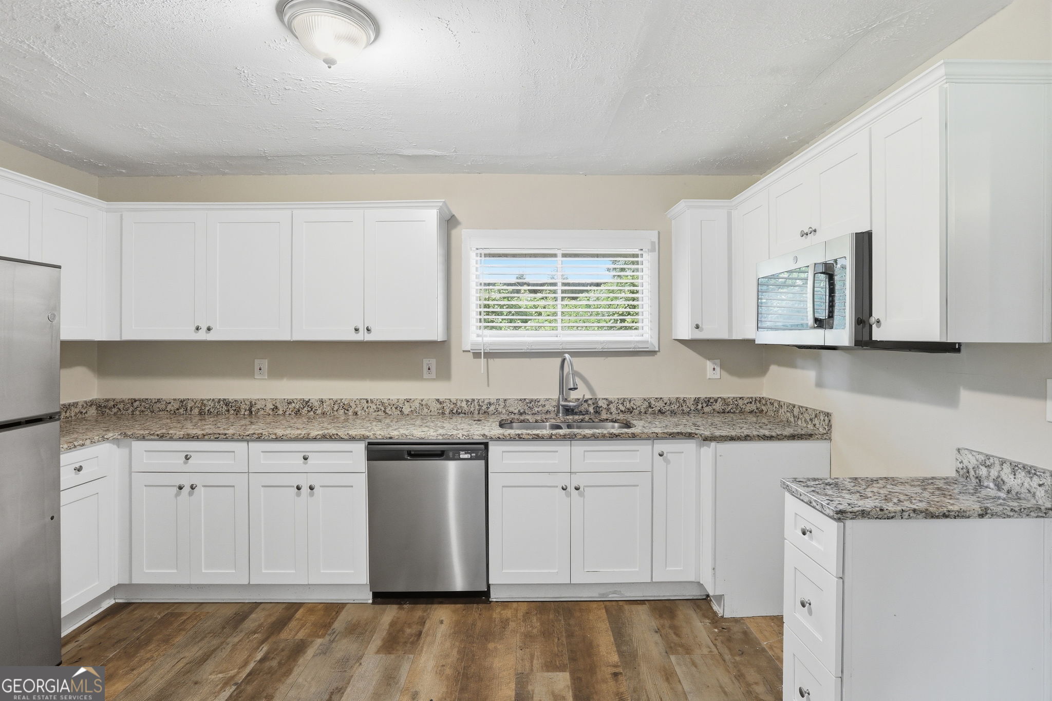2723 Ellen Way Property Photo 4