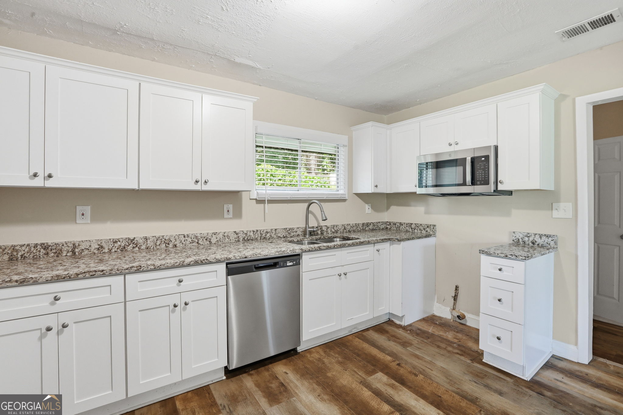 2723 Ellen Way Property Photo 6