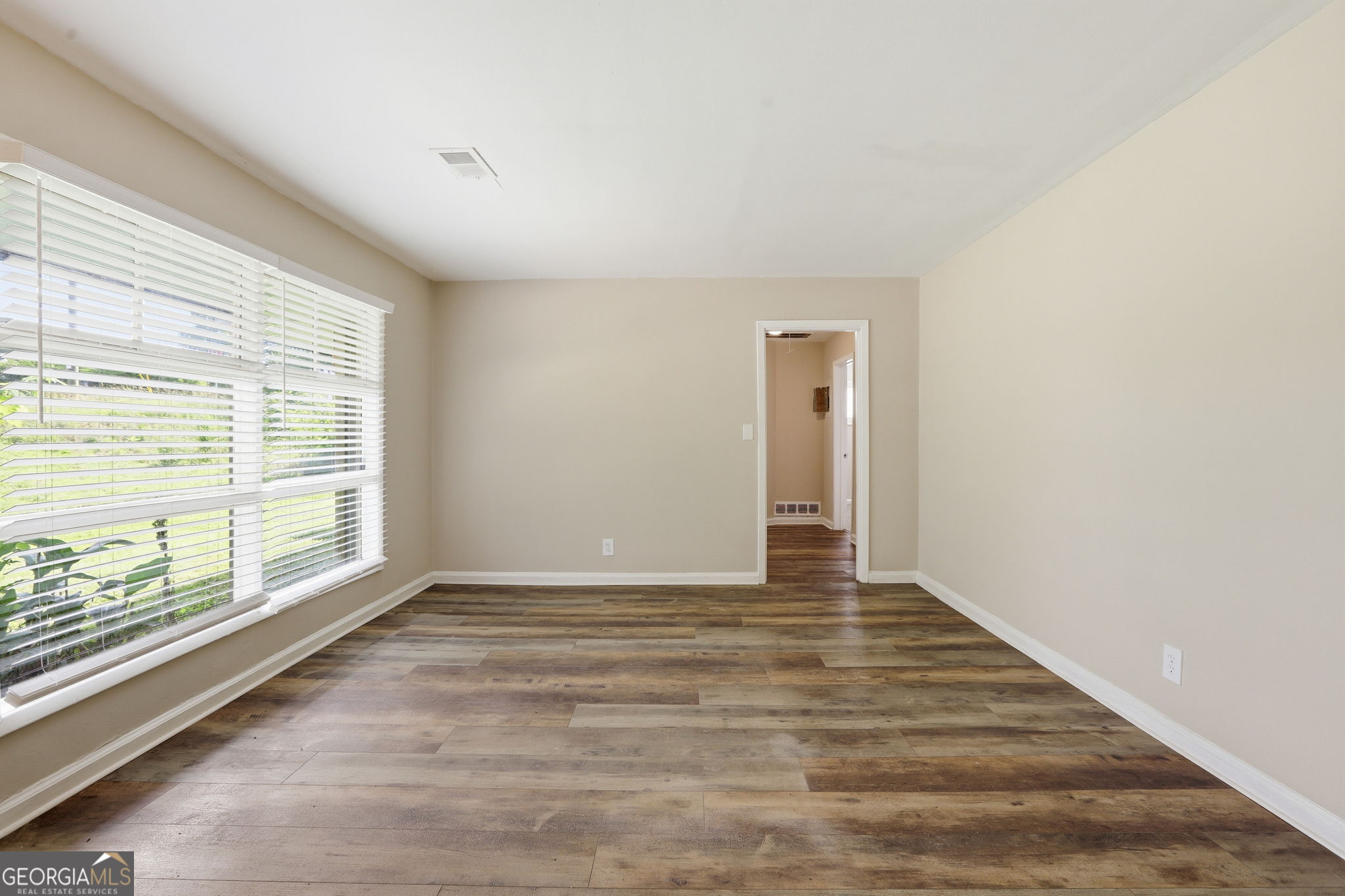 2723 Ellen Way Property Photo 8