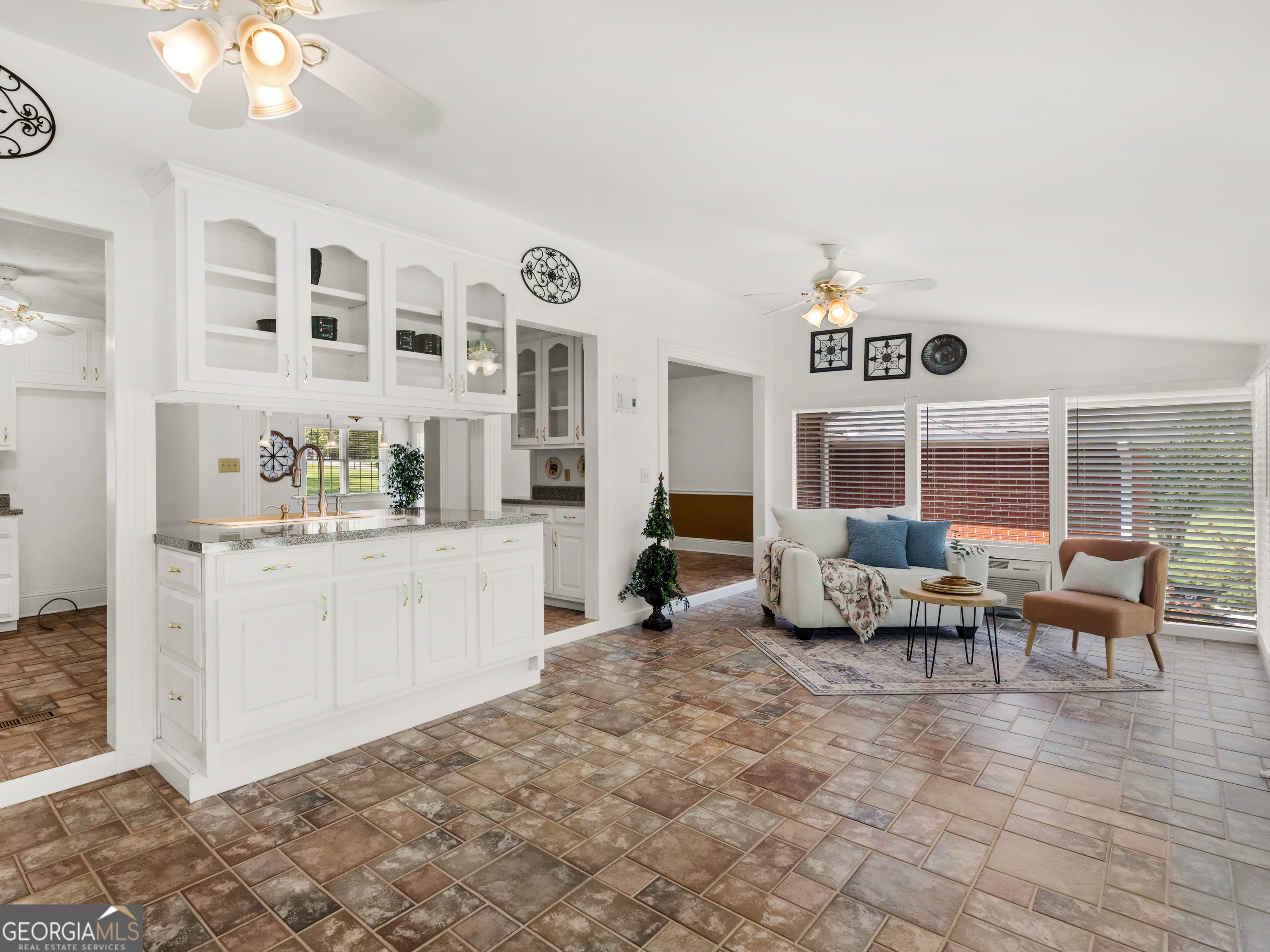 723 Goza Road Property Photo 6