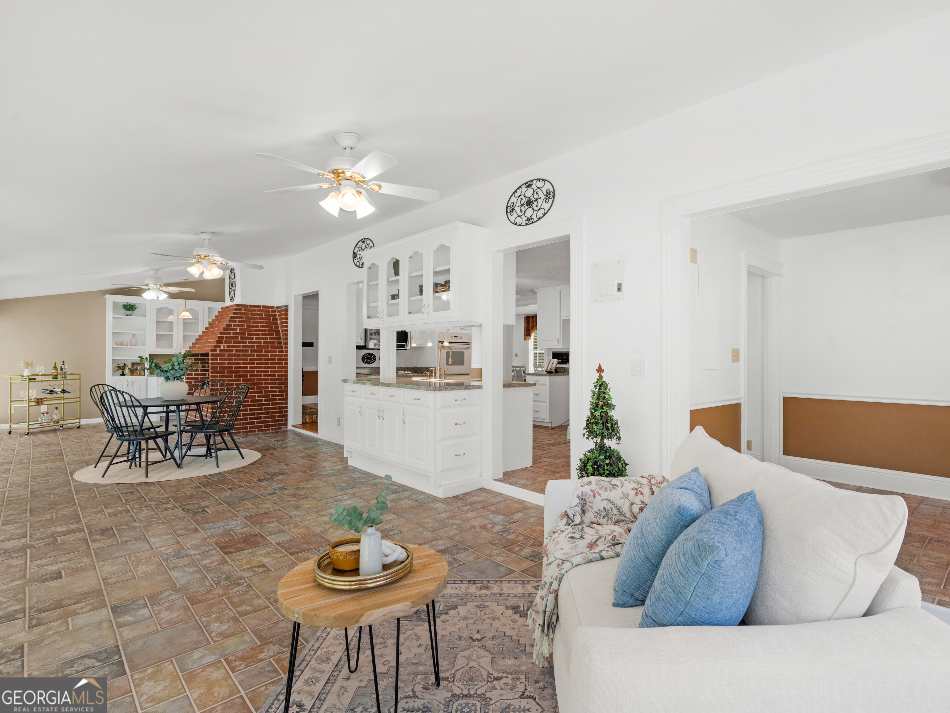 723 Goza Road Property Photo 8