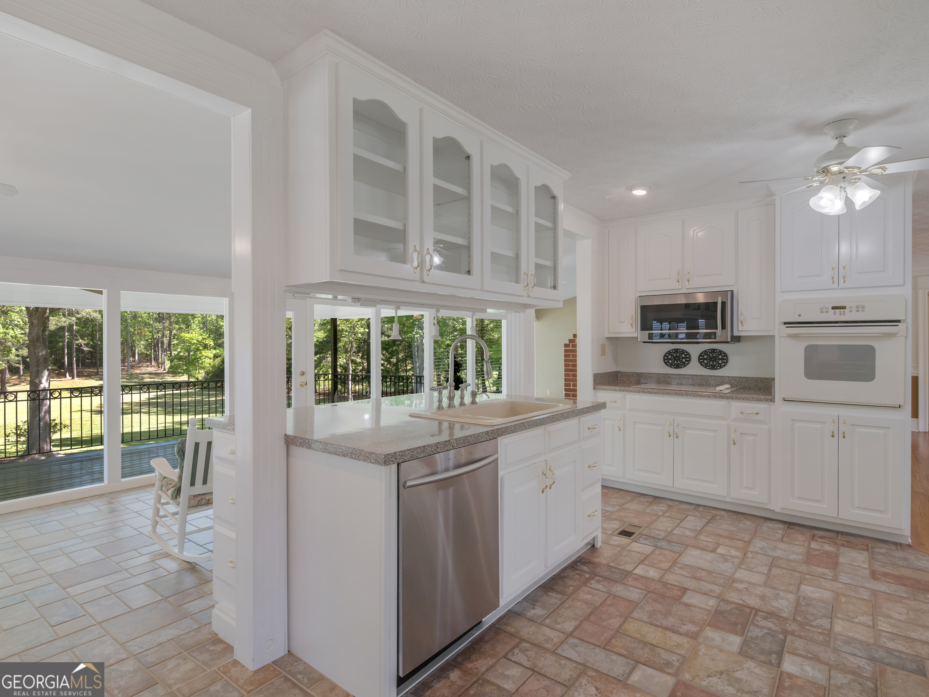 723 Goza Road Property Photo 11
