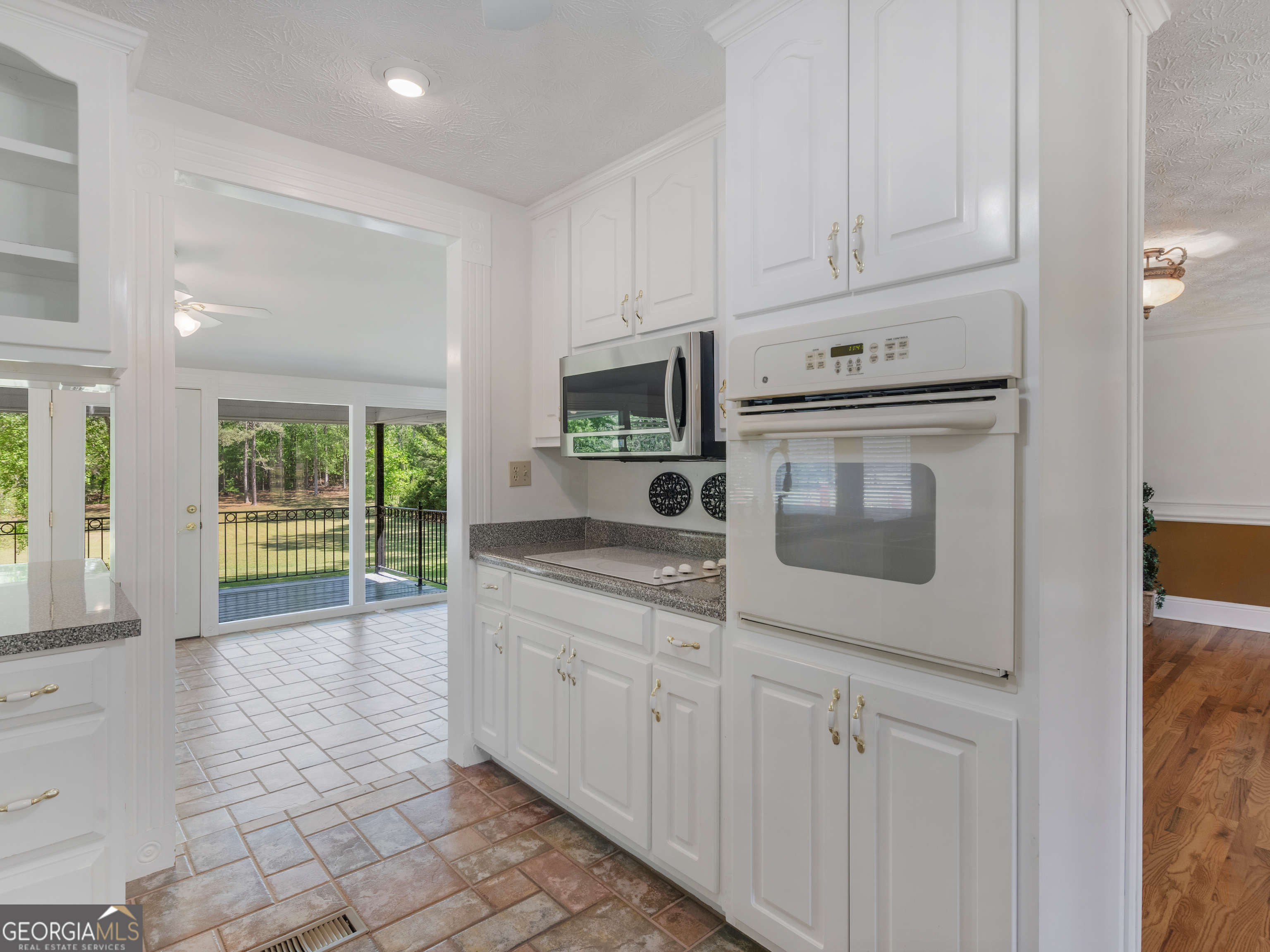 723 Goza Road Property Photo 12