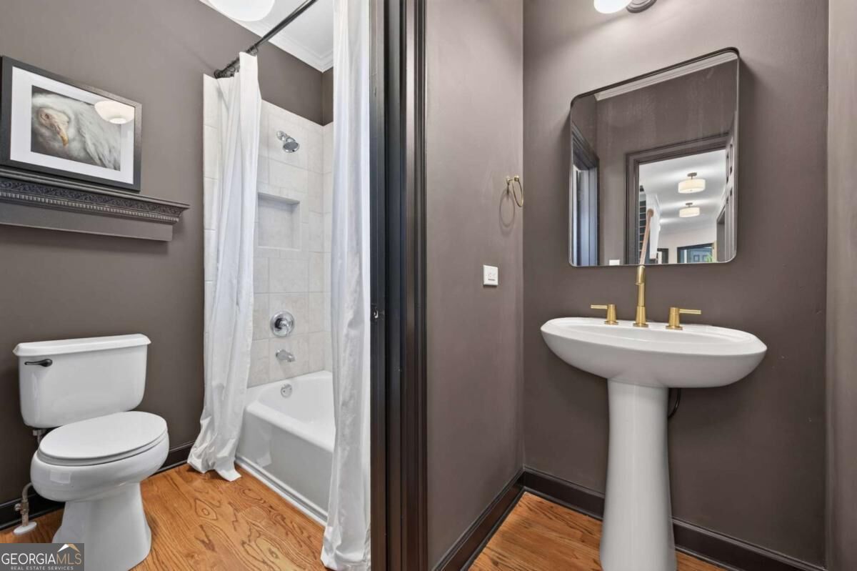 211 Cedarhurst Drive Property Photo 8