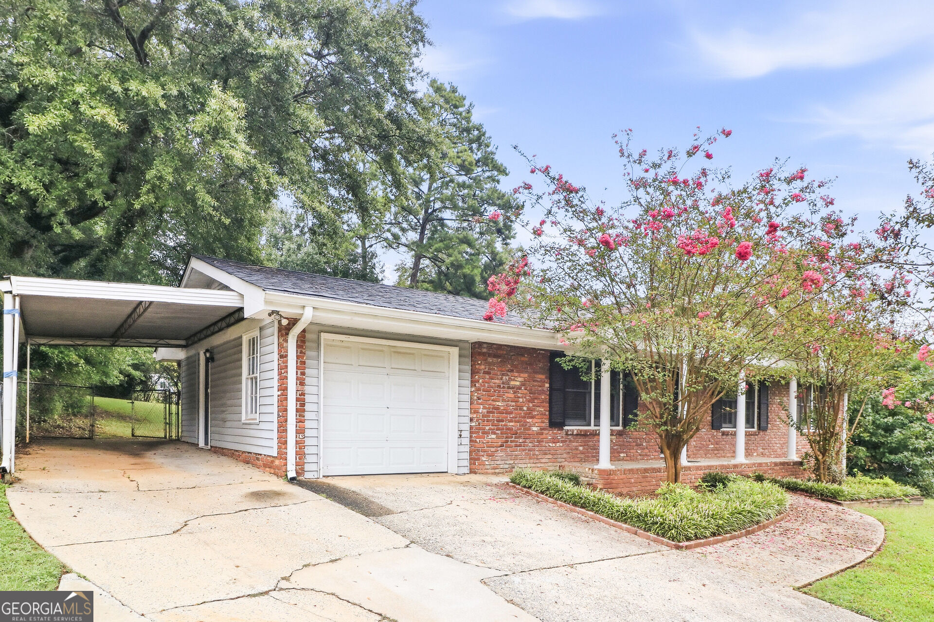 2321 Hollyridge Drive Sw Property Photo 2
