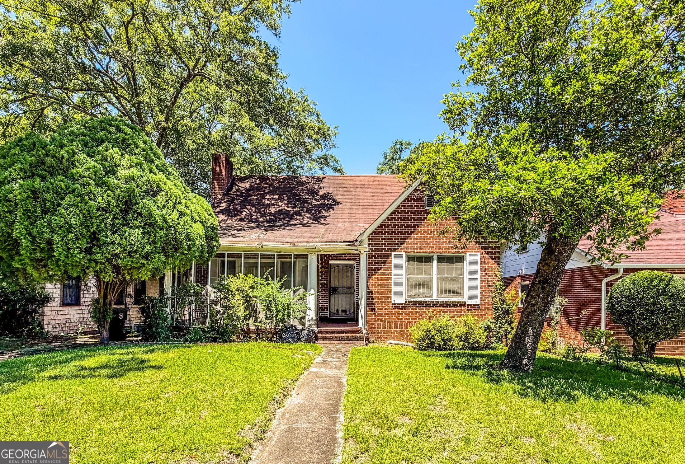 1221 Brentwood Avenue Property Photo 1