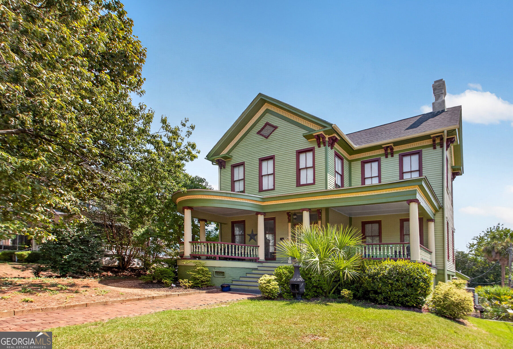 676 College Street Property Photo 1