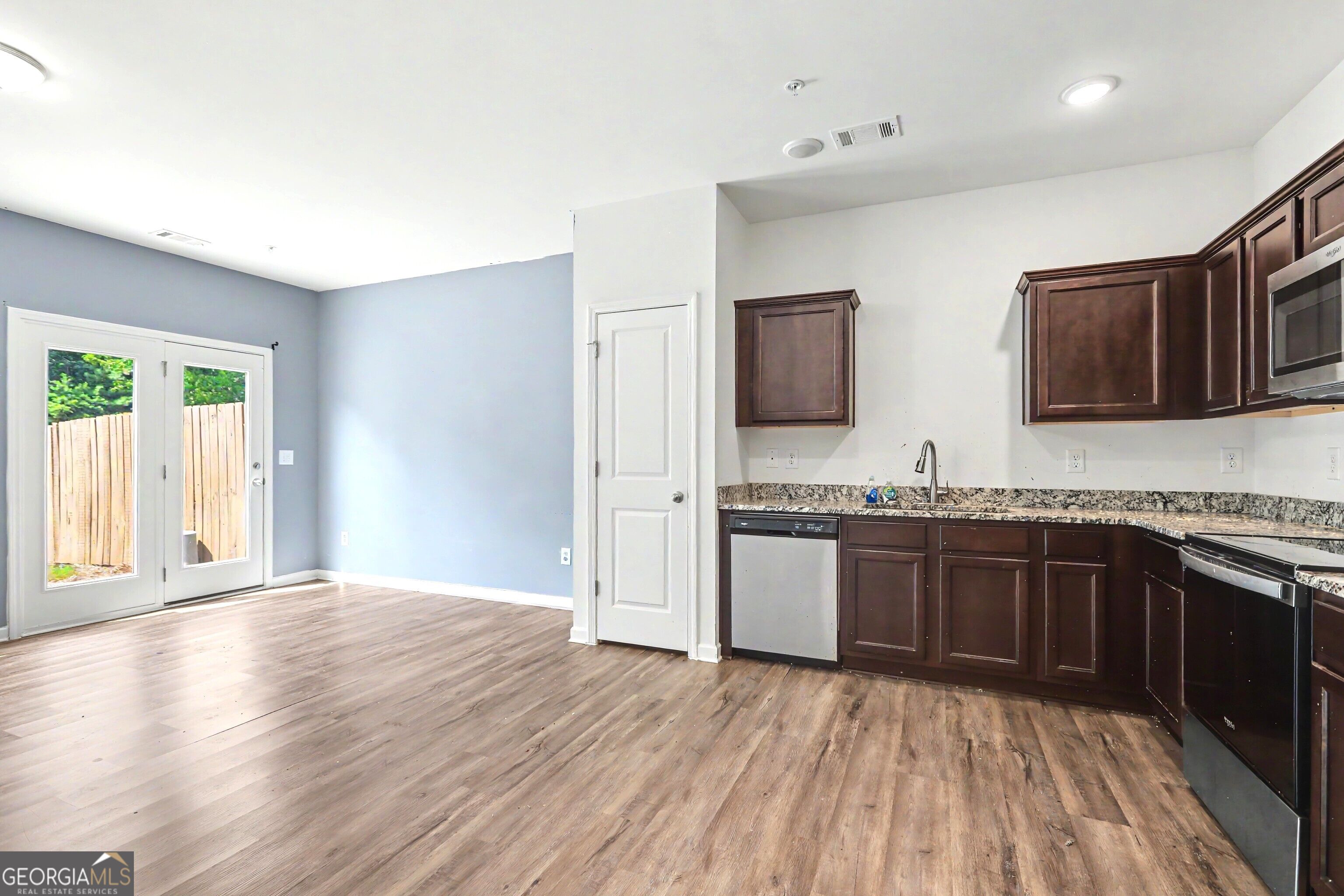 11900 Fuller Street Property Photo 7