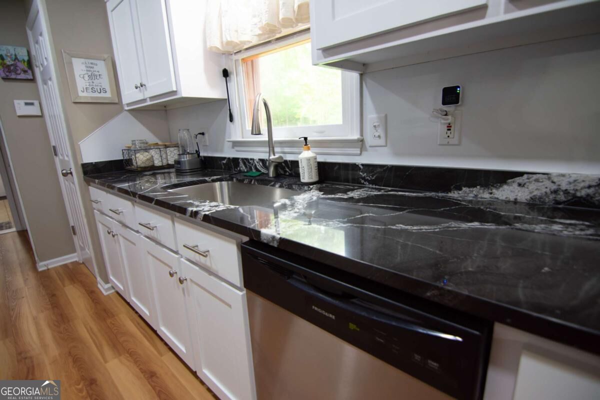200 Sullivan Circle Property Photo 9