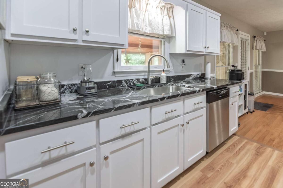 200 Sullivan Circle Property Photo 12