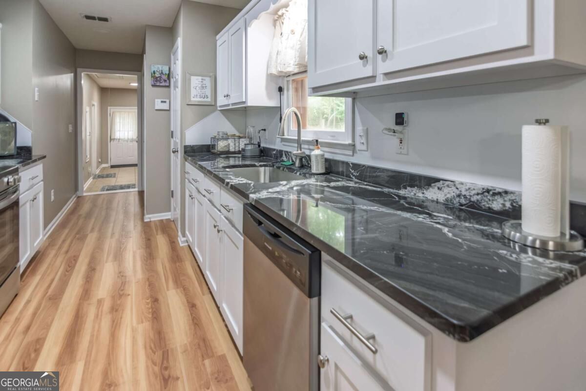 200 Sullivan Circle Property Photo 14