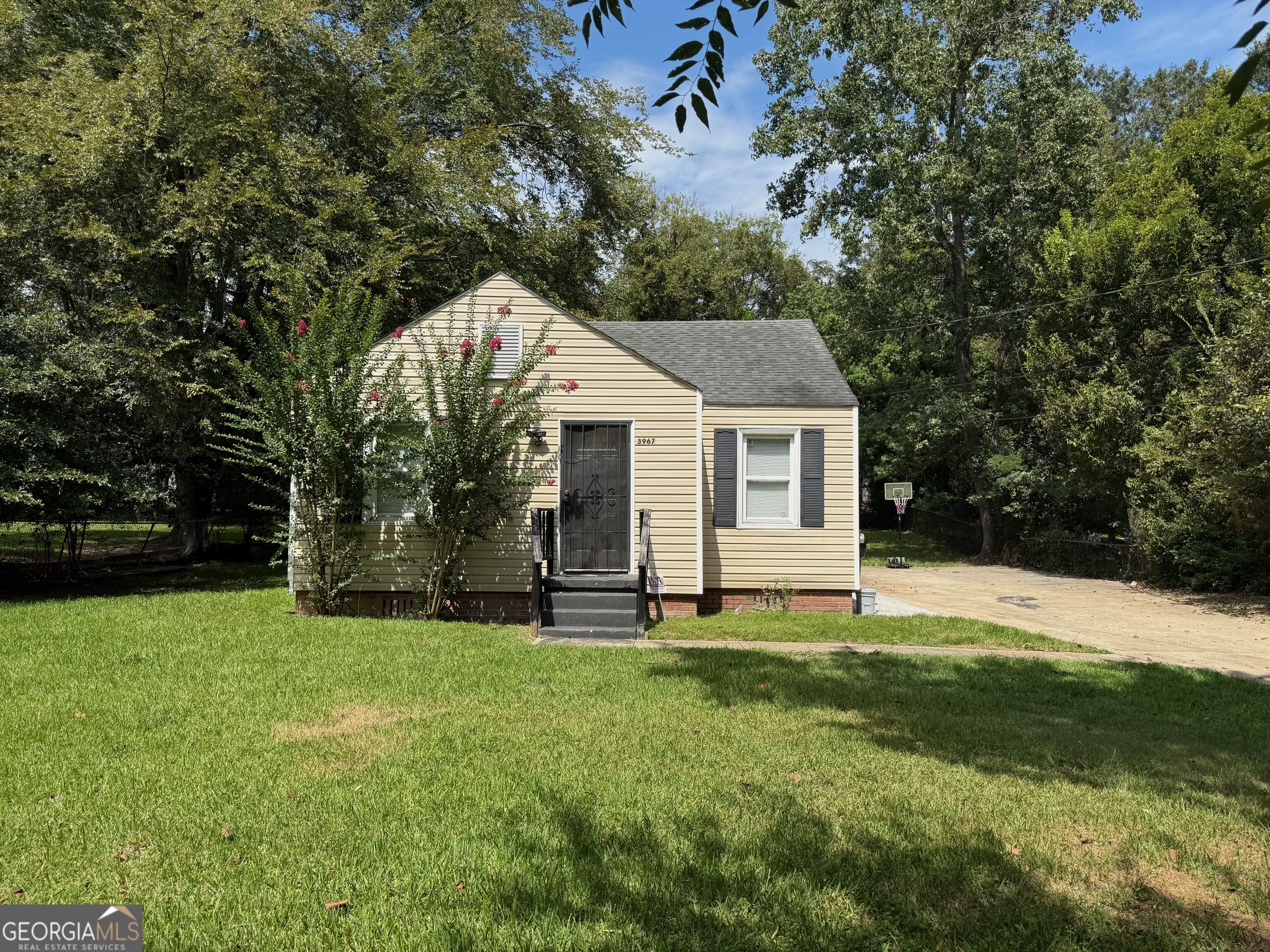 3967 Linden Circle Property Photo 1