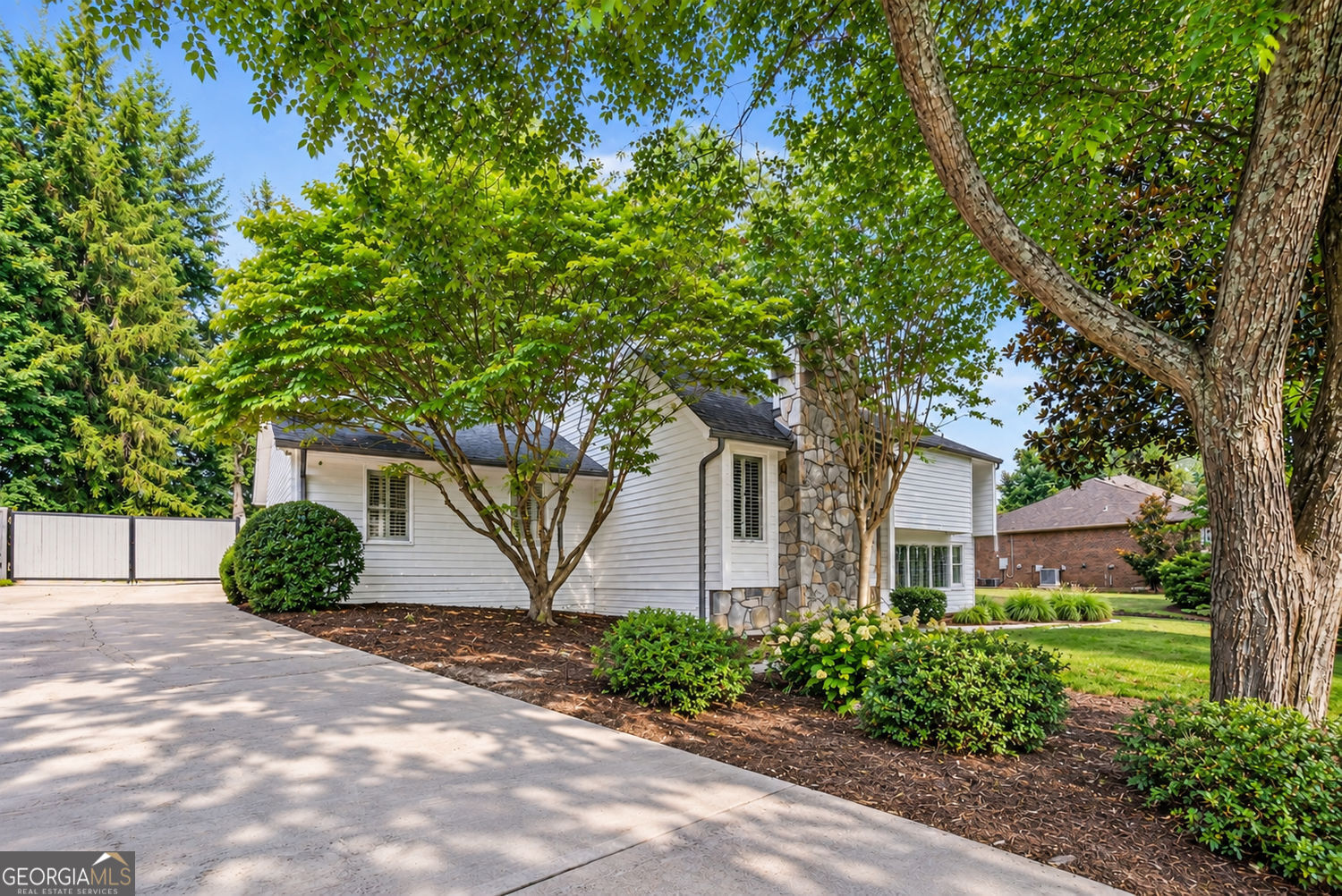 290 Saddle Lake Drive Property Photo 1