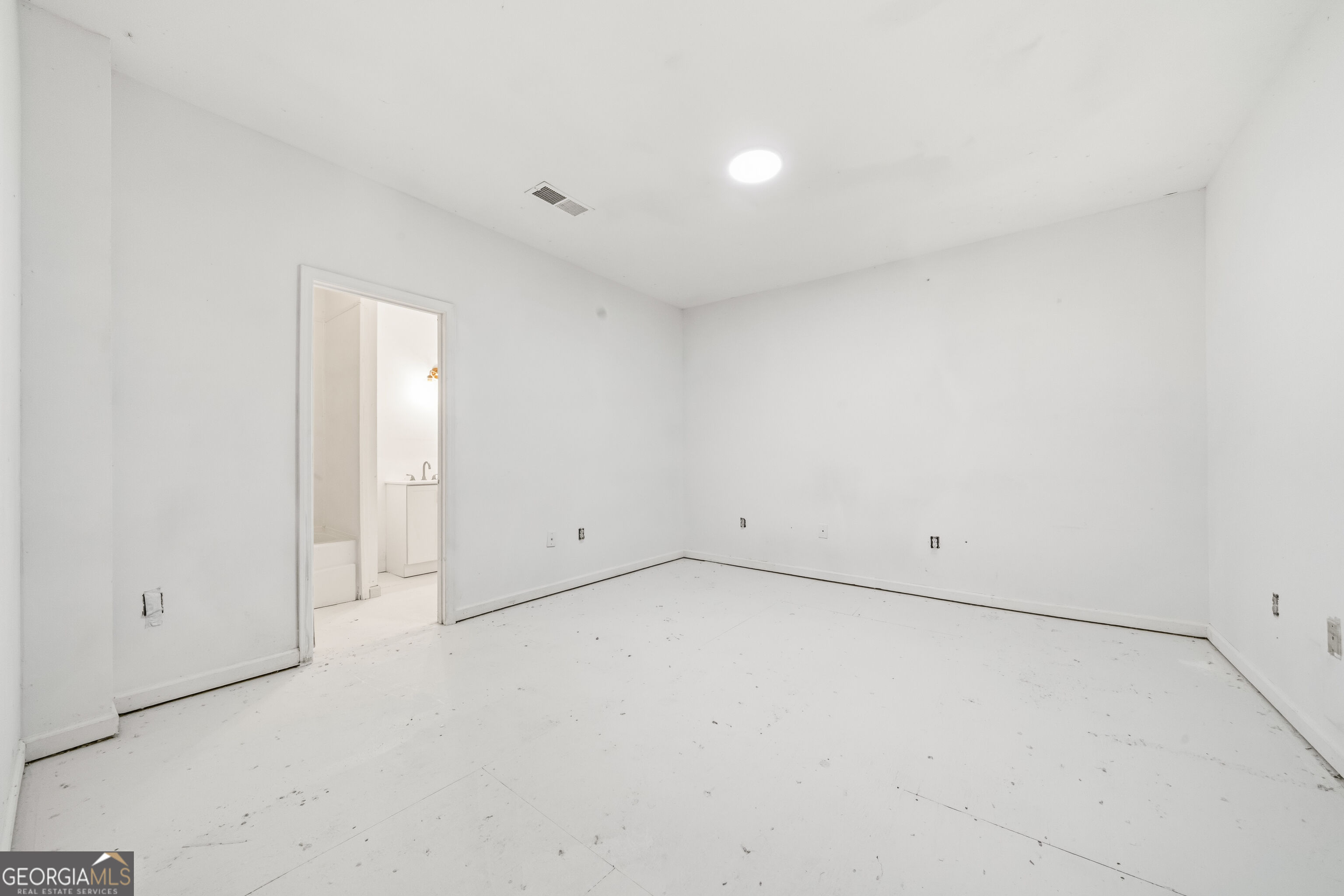 4451 Ben Hill Road Property Photo 8