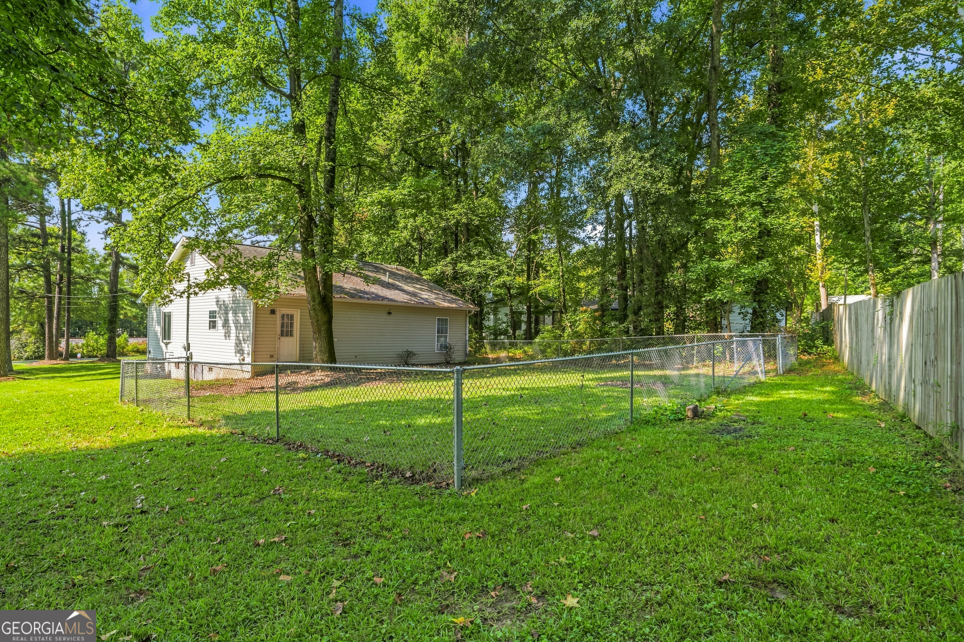 4451 Ben Hill Road Property Photo 10