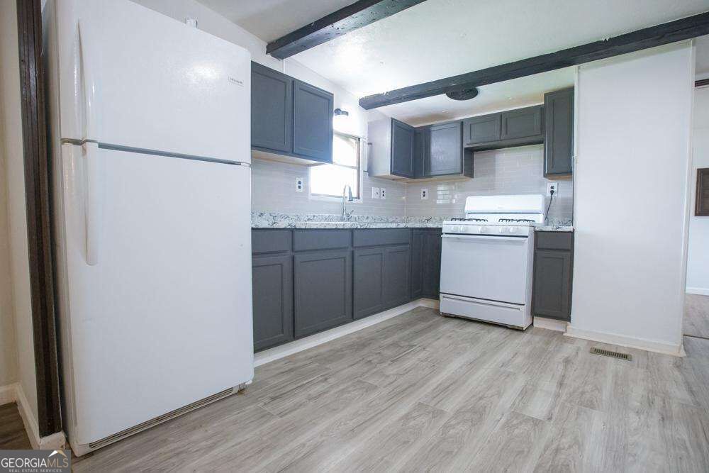 153 Commerce Lane Property Photo 4