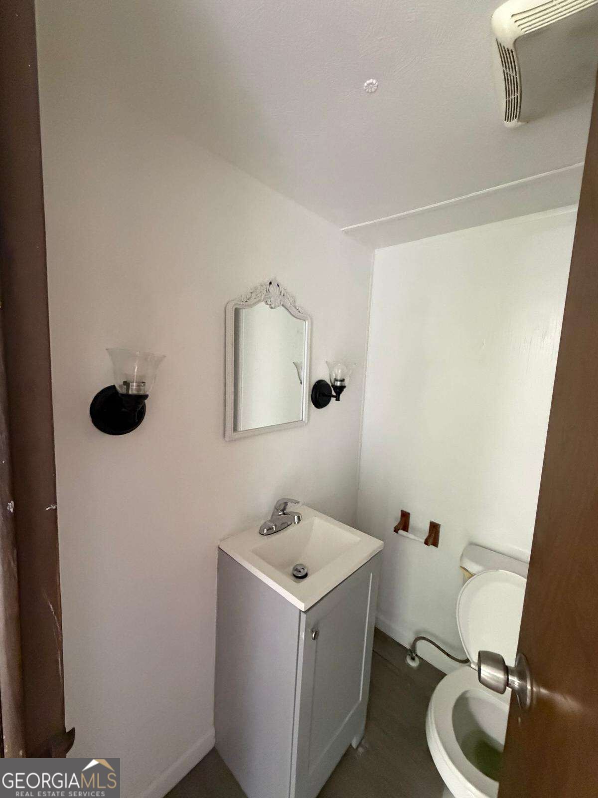 153 Commerce Lane Property Photo 15