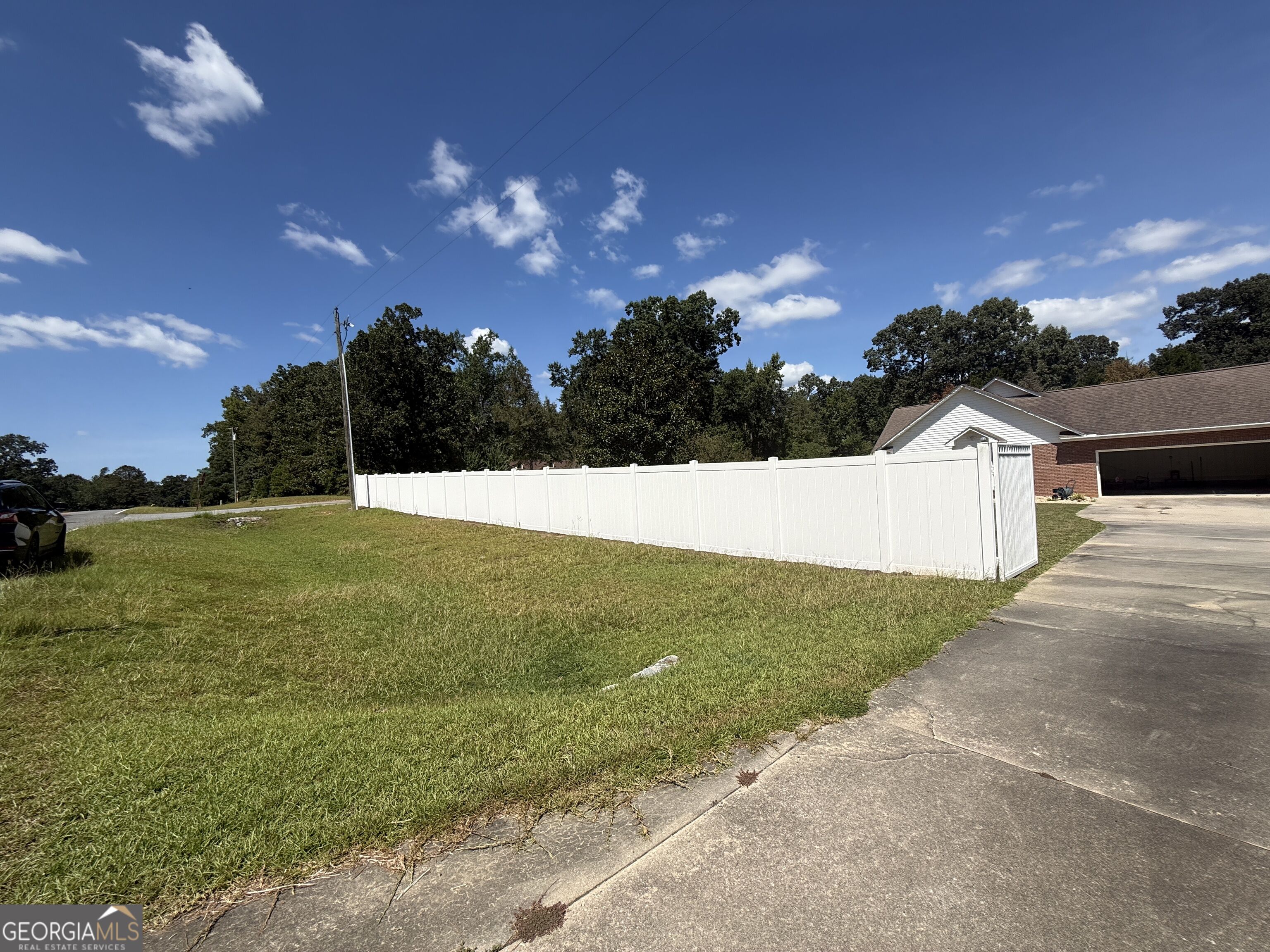 201 Strawberry Circle Property Photo 4