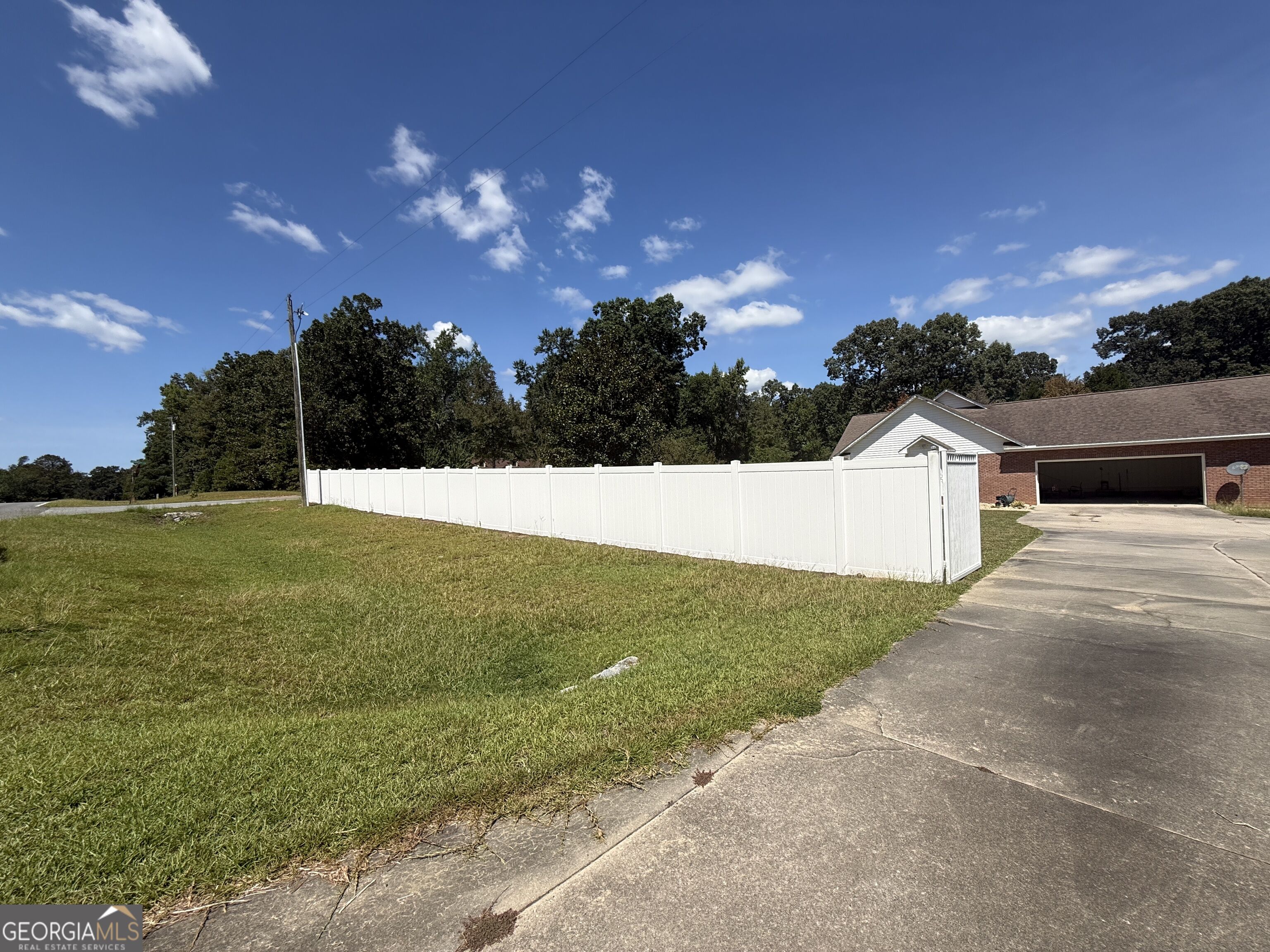 201 Strawberry Circle Property Photo 5