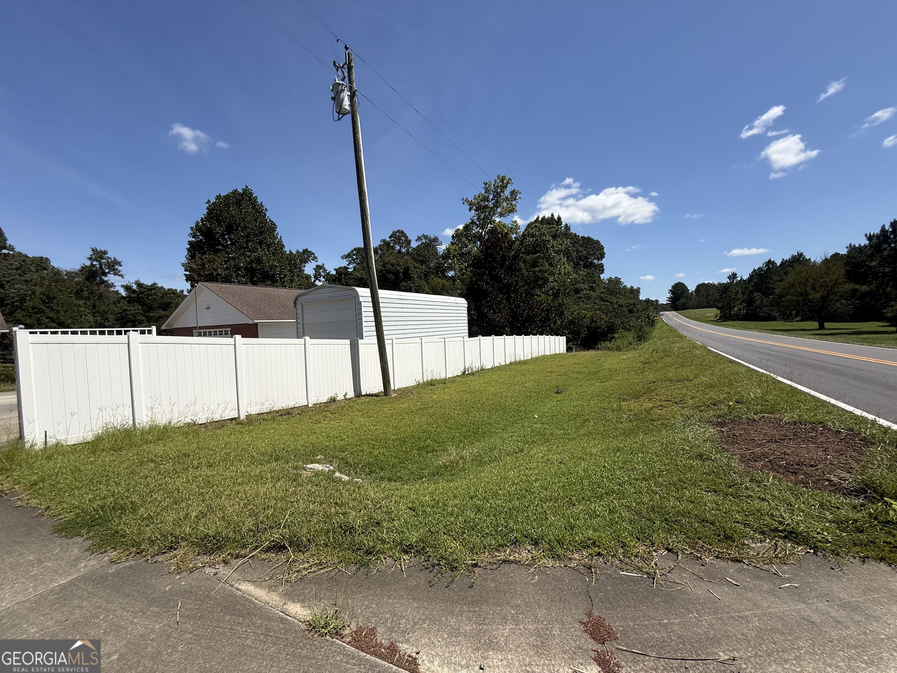 201 Strawberry Circle Property Photo 6