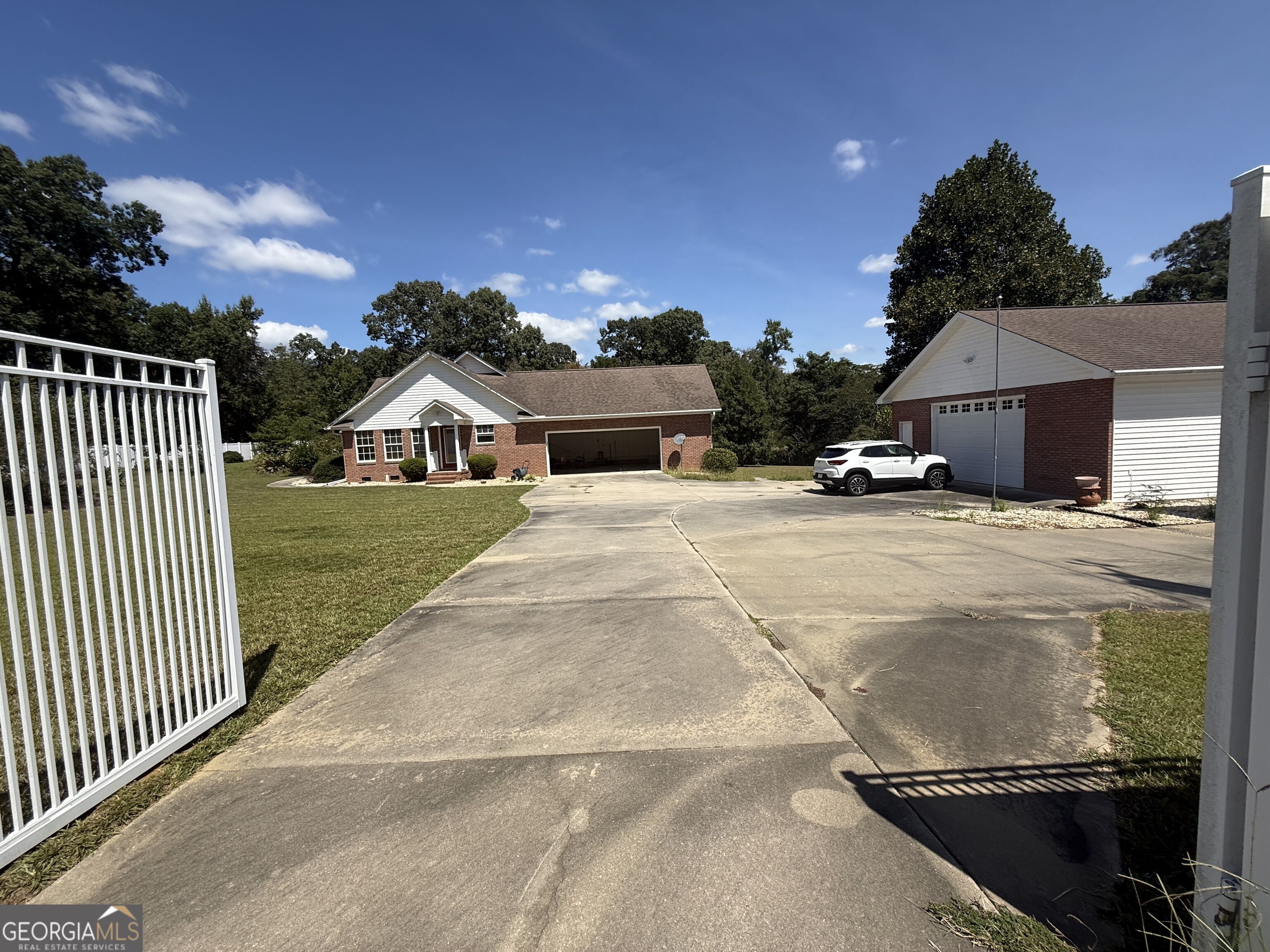 201 Strawberry Circle Property Photo 7