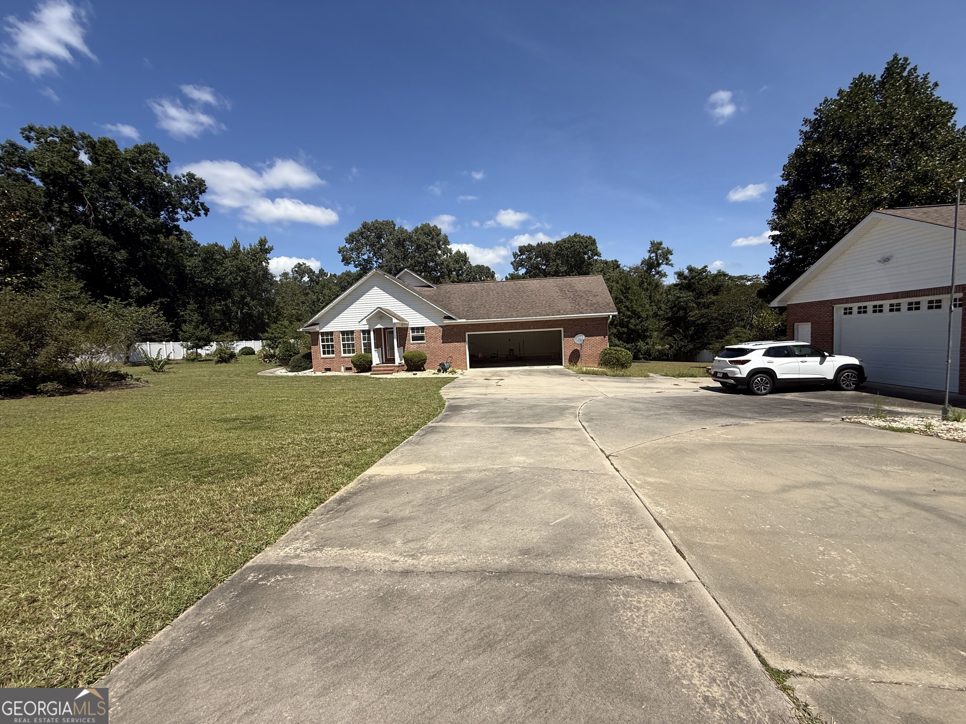 201 Strawberry Circle Property Photo 8