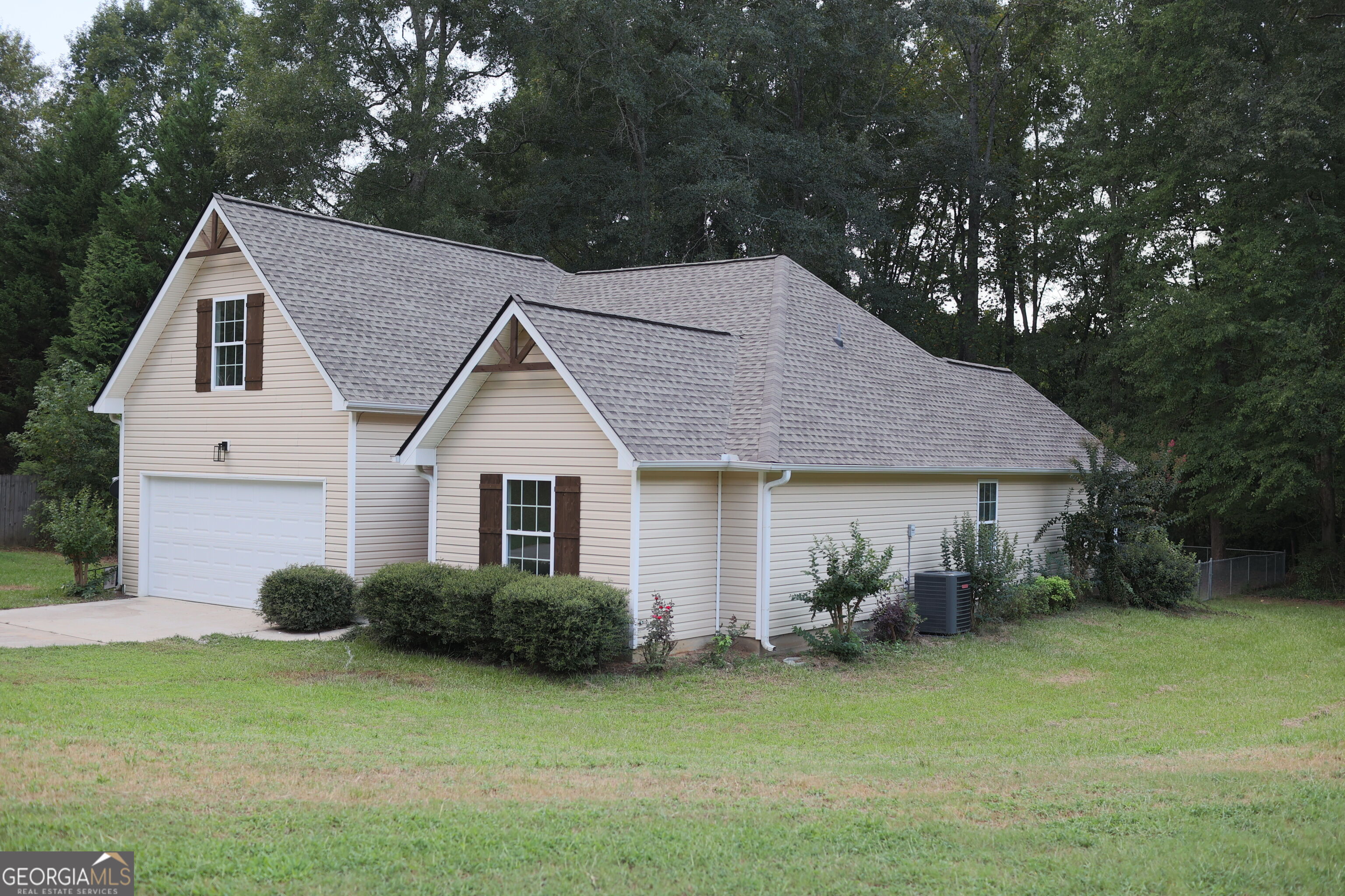 61 Concord Court N Property Photo 3