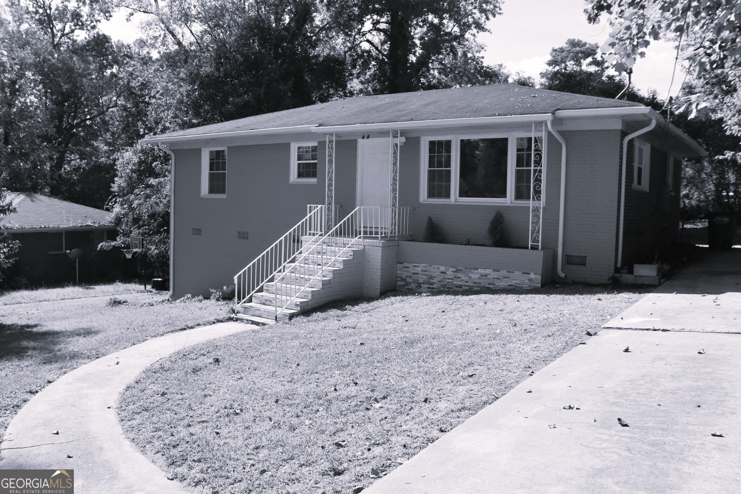 2458 Tredway Drive Property Photo 1