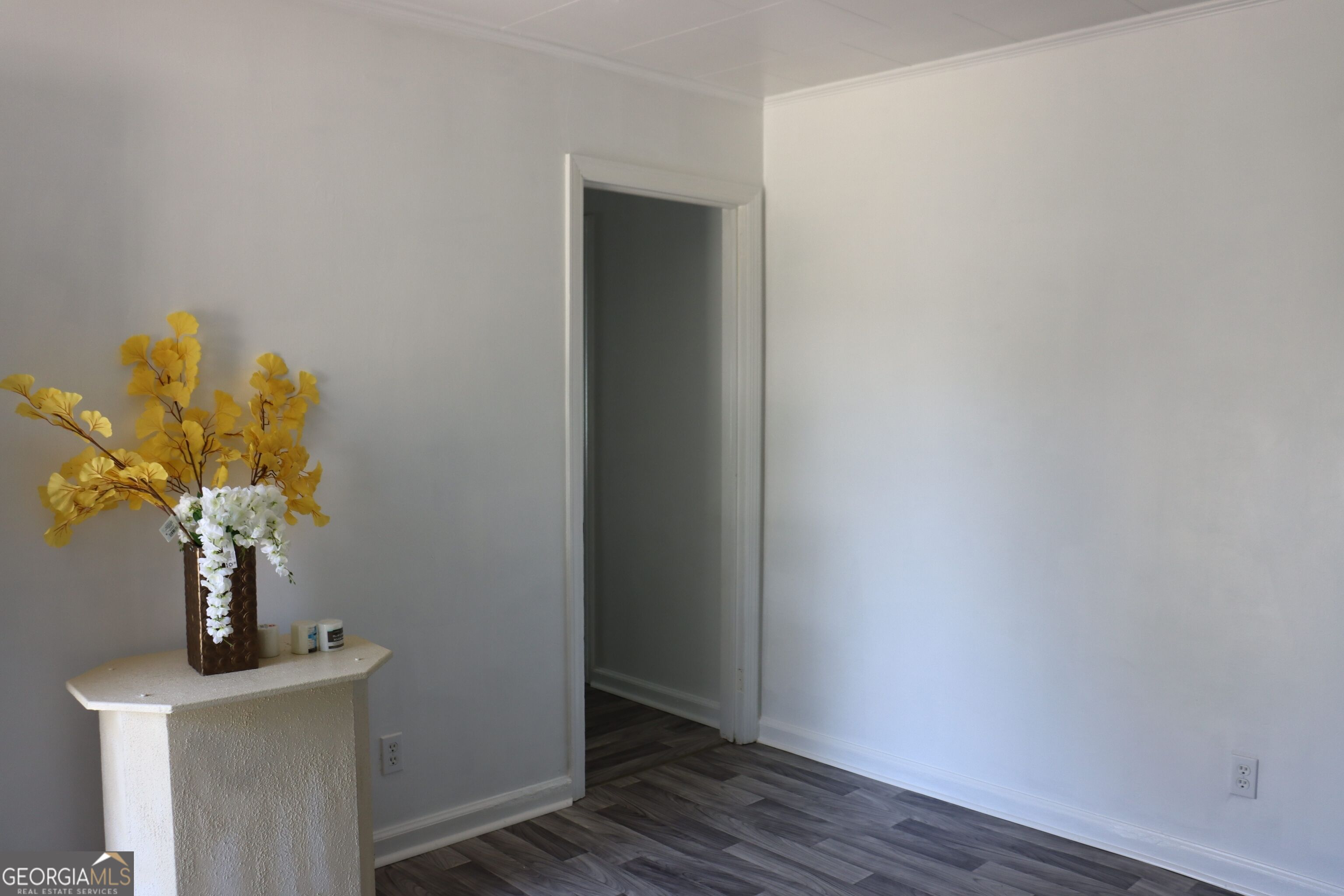 2458 Tredway Drive Property Photo 3