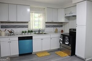 2458 Tredway Drive Property Photo 4