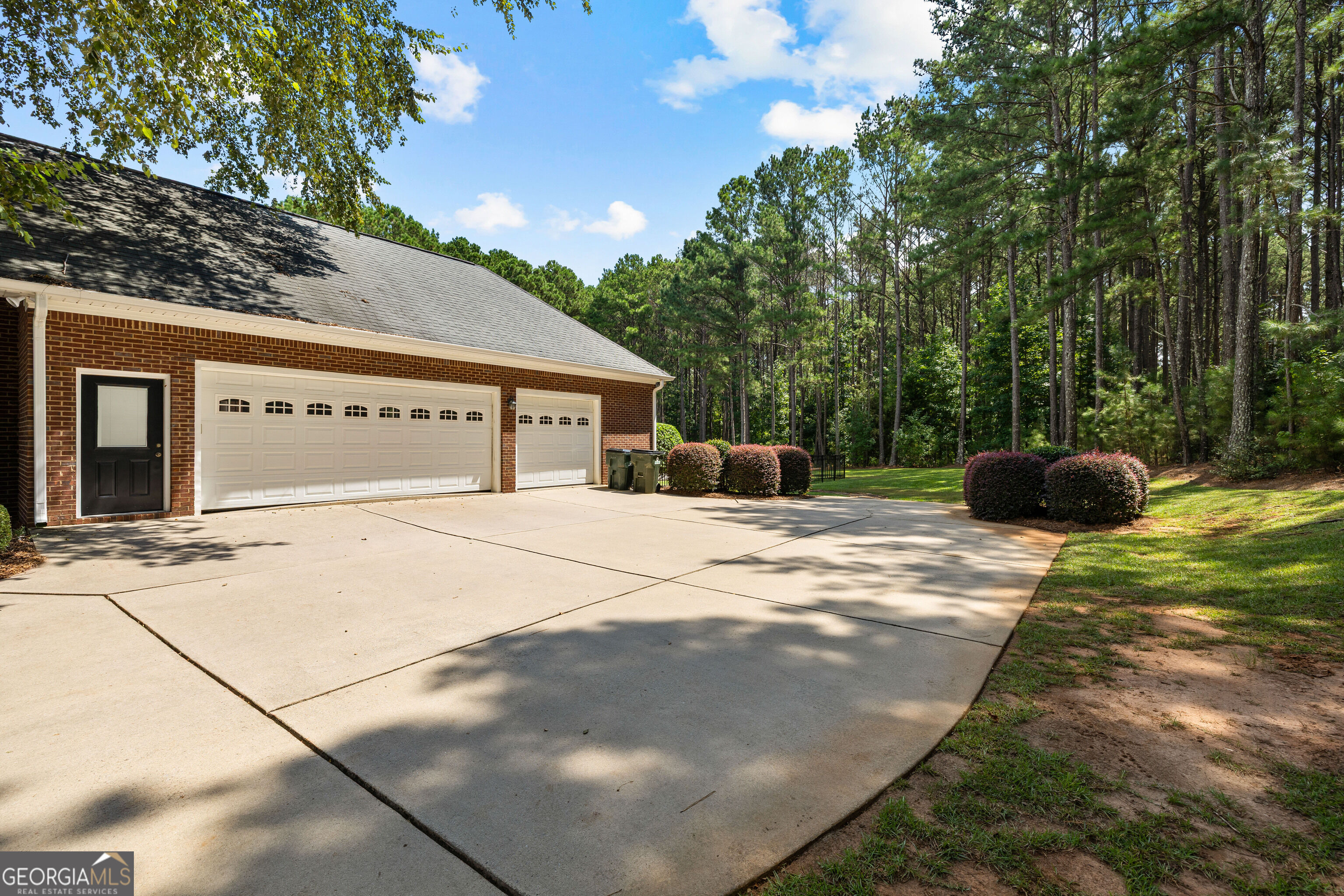 380 Peachbelt Road Property Photo 4