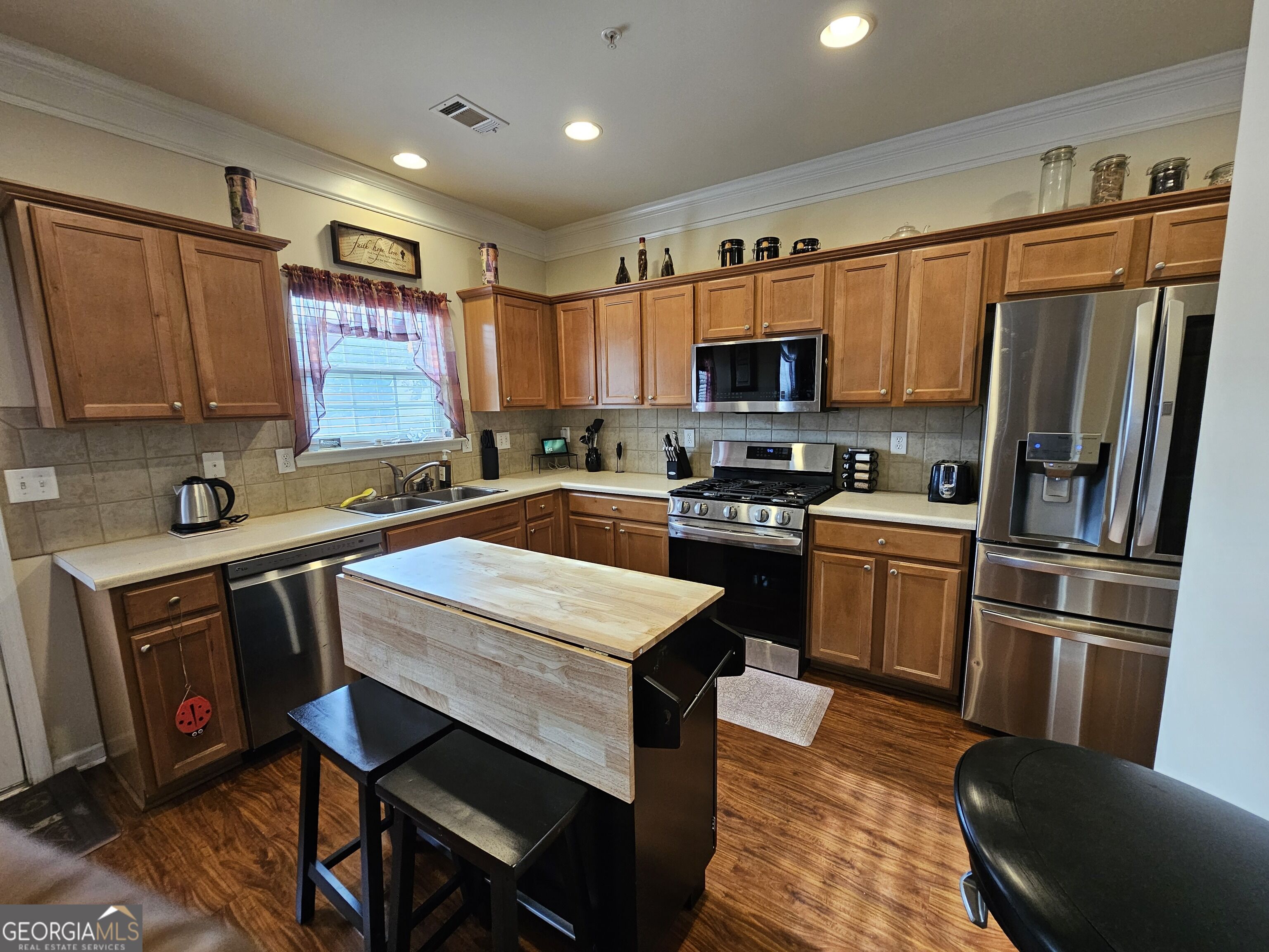 2404 Black Forest Drive Property Photo 11