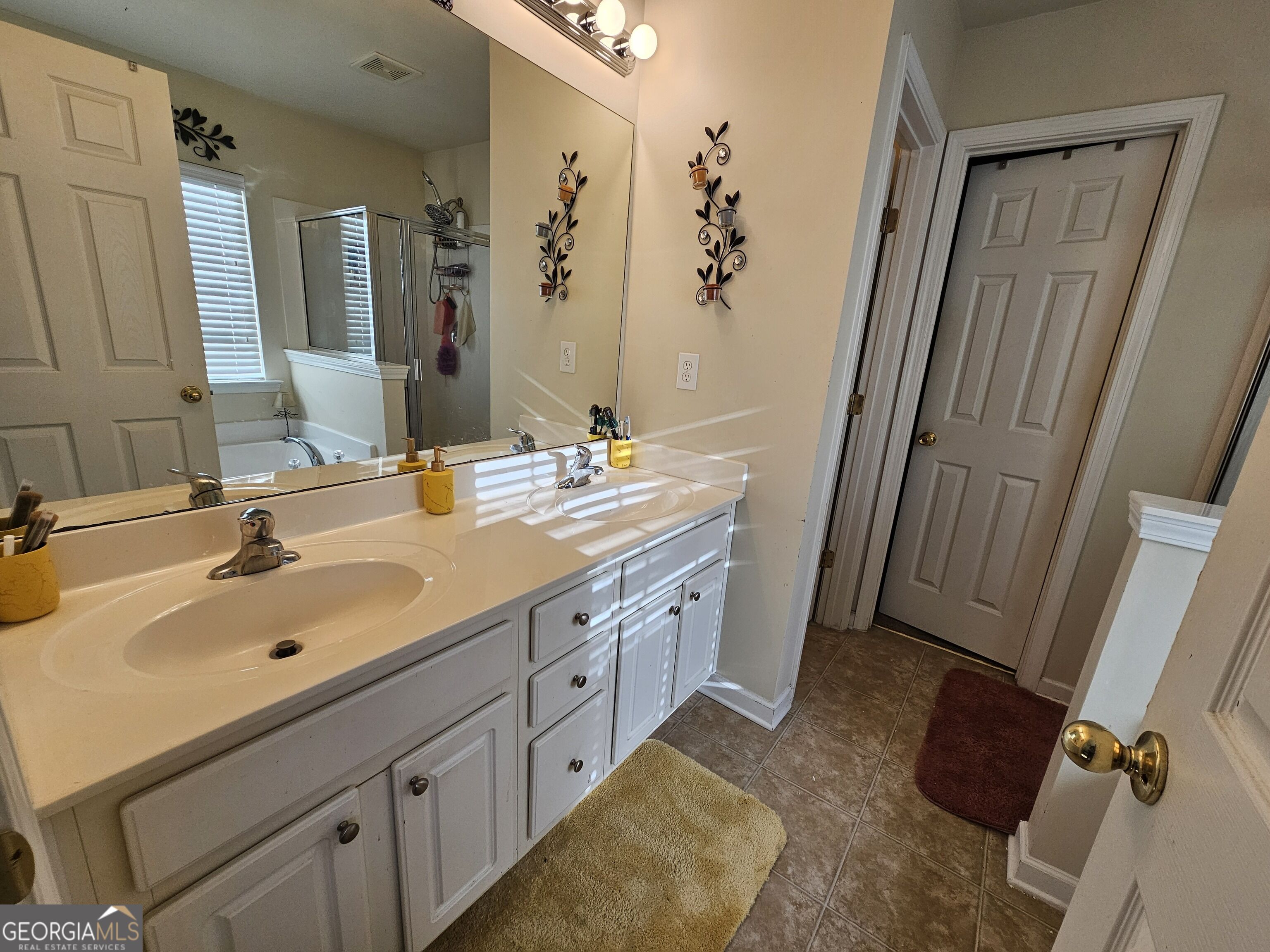 2404 Black Forest Drive Property Photo 17
