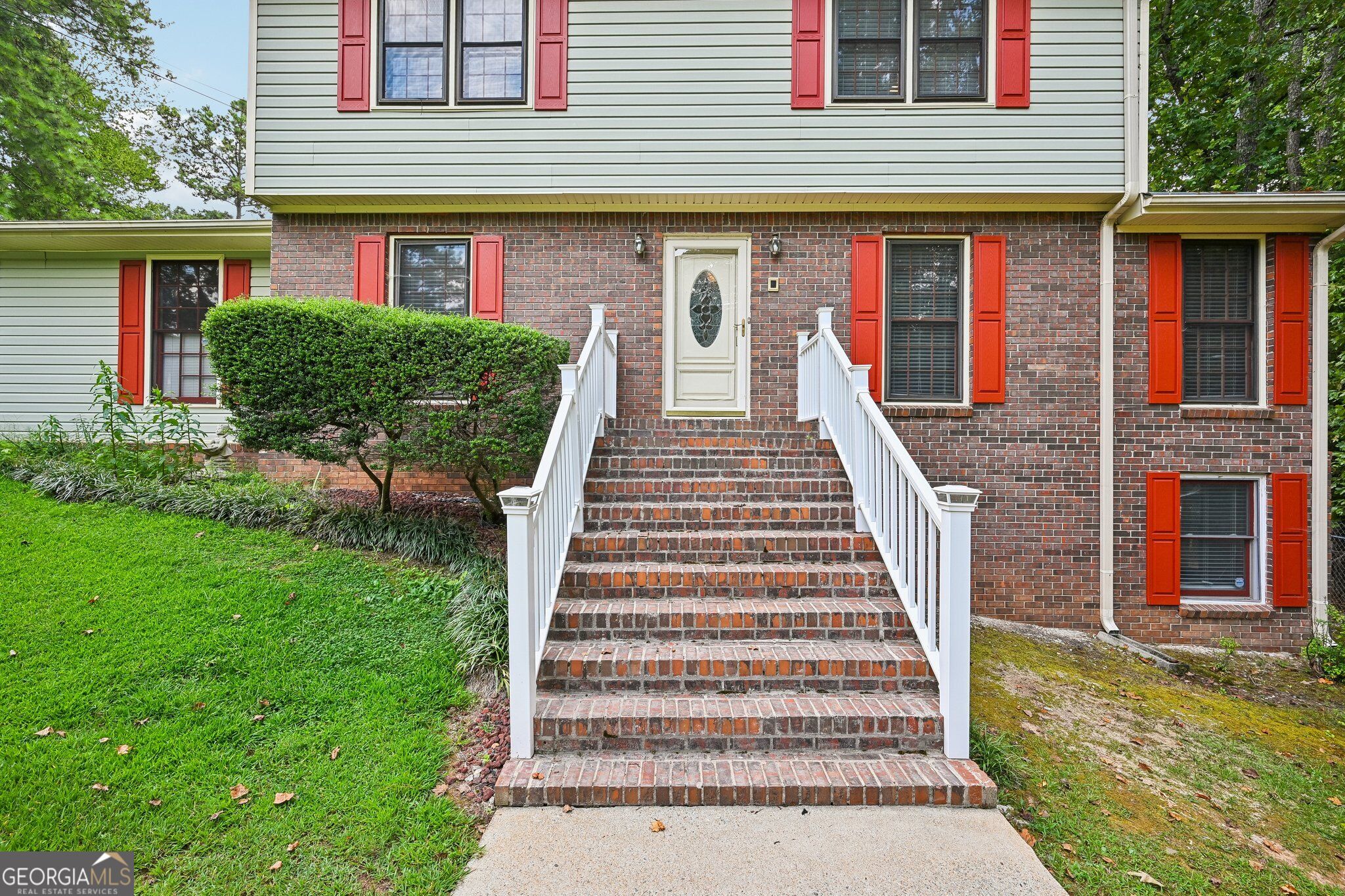 6092 Lakeshore Drive Se Property Photo 3