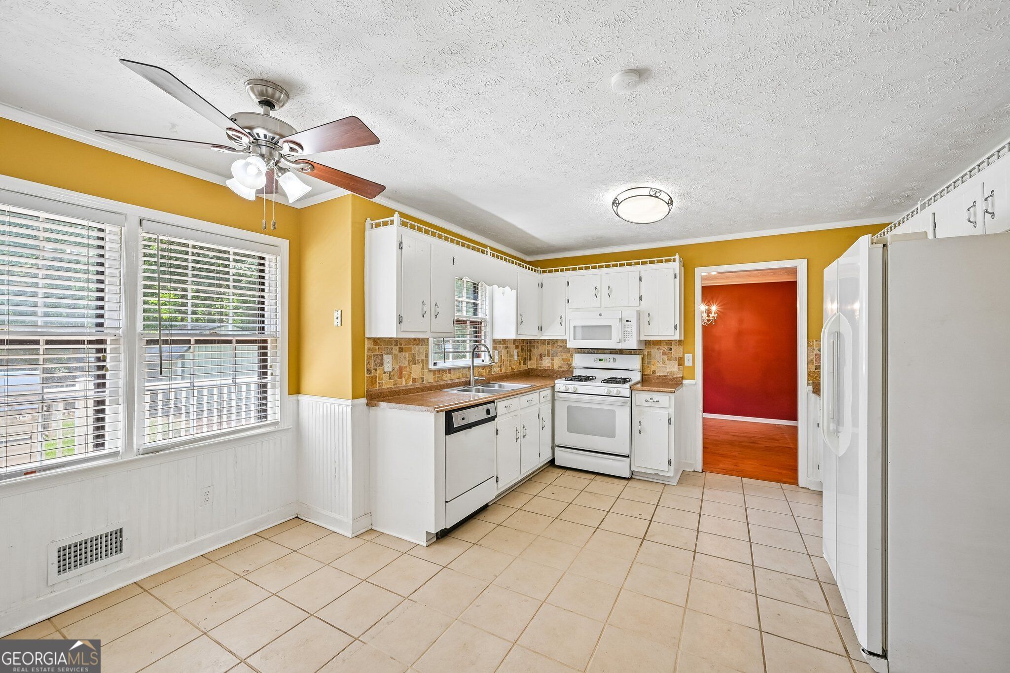 6092 Lakeshore Drive Se Property Photo 8